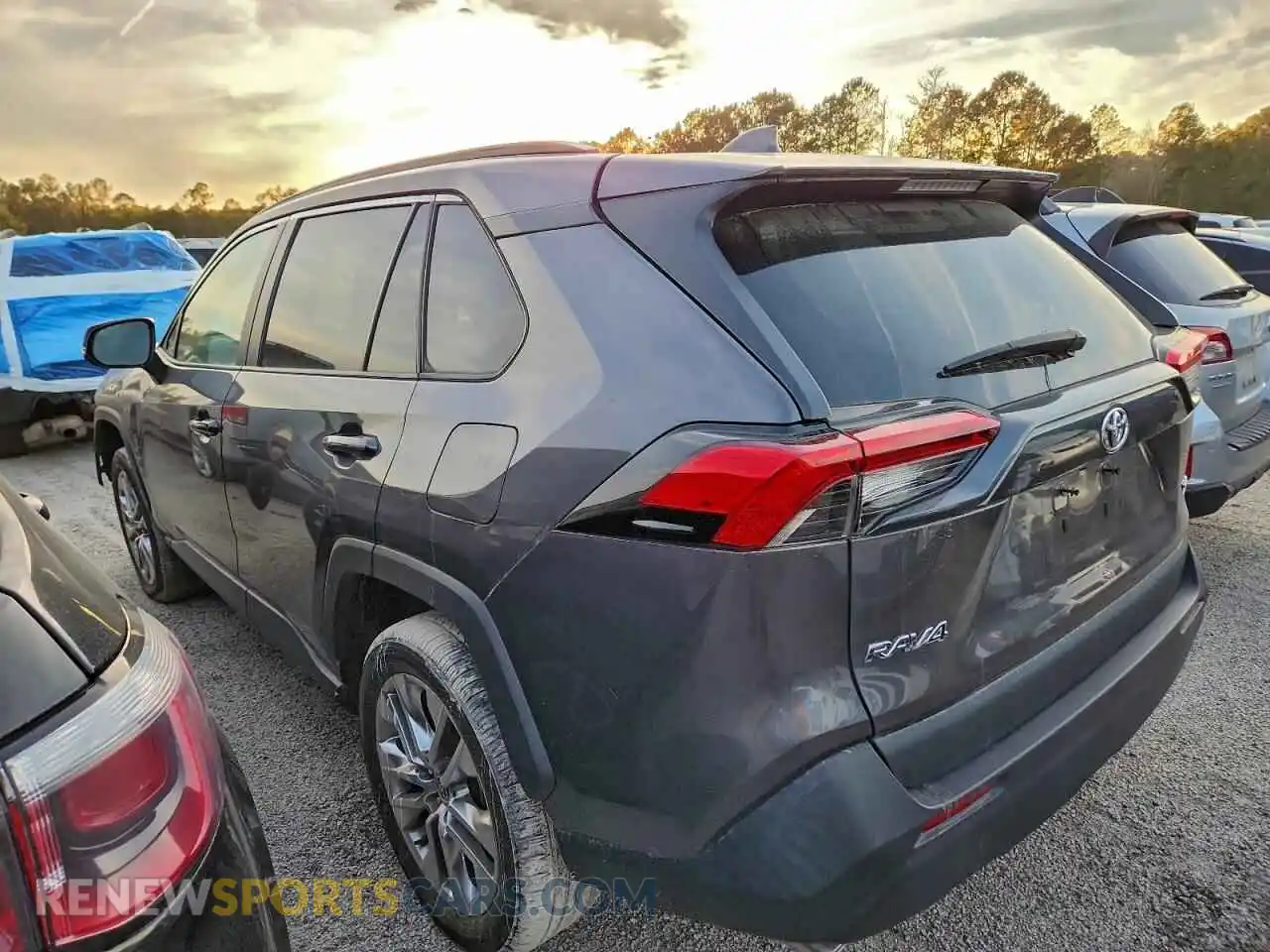 2 Photograph of a damaged car 2T3C1RFV8MW154040 TOYOTA RAV4 2021