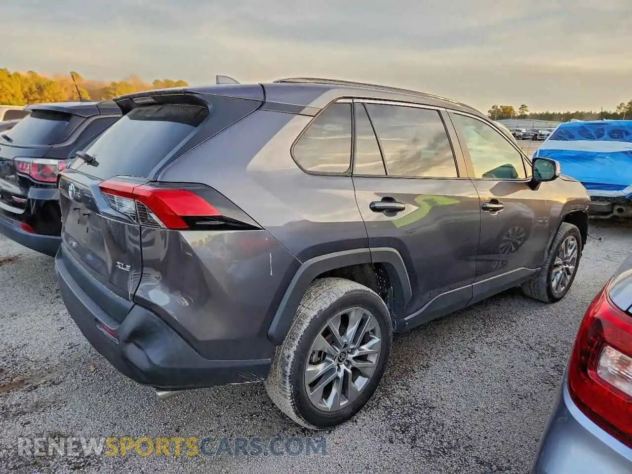 3 Photograph of a damaged car 2T3C1RFV8MW154040 TOYOTA RAV4 2021