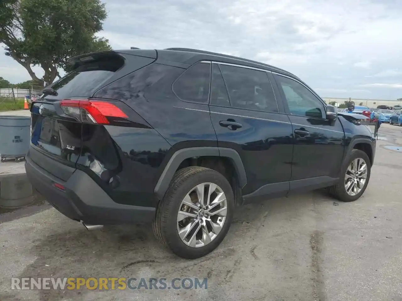 3 Photograph of a damaged car 2T3C1RFV8MW158234 TOYOTA RAV4 2021
