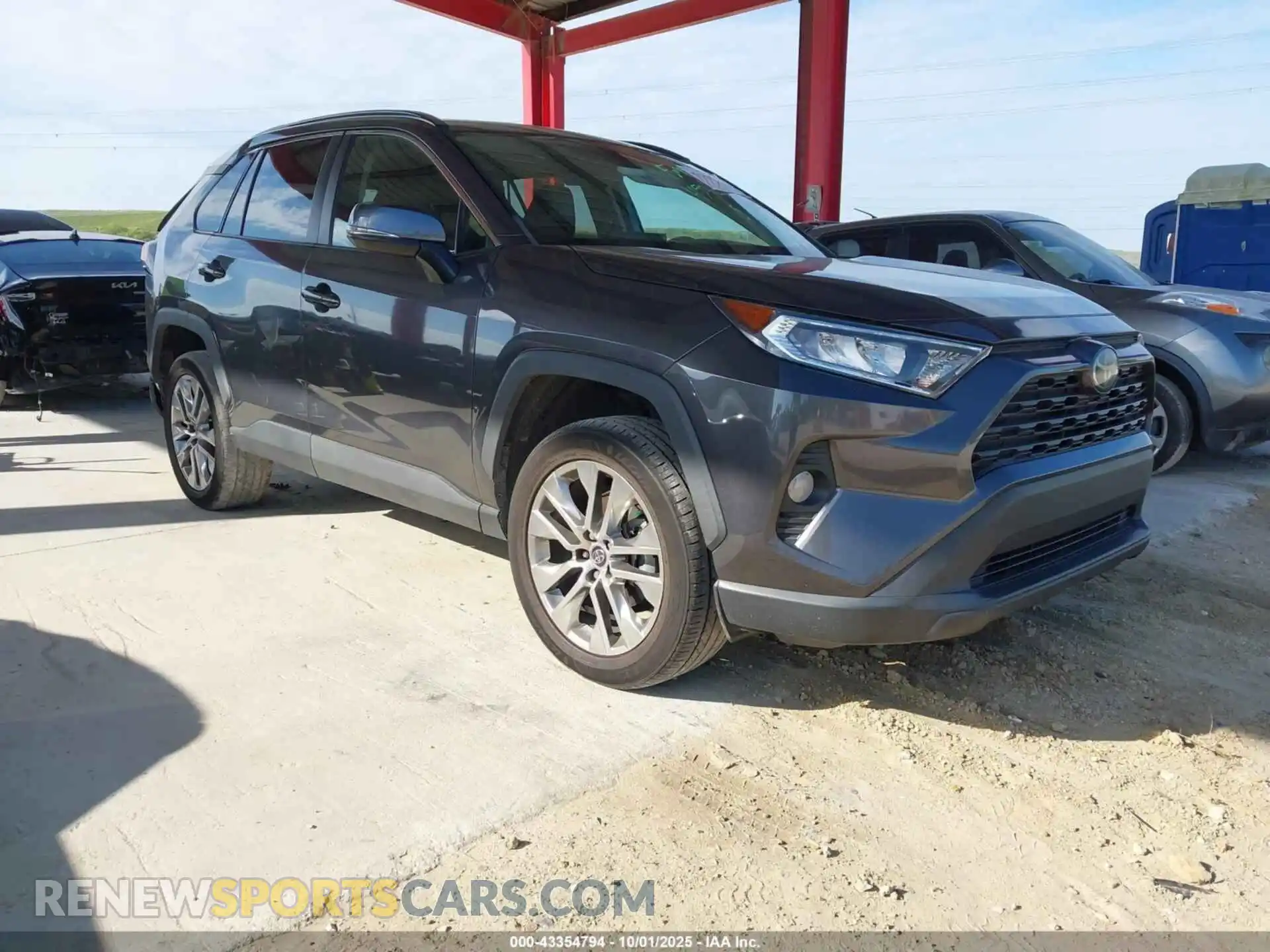 1 Photograph of a damaged car 2T3C1RFV9MW104778 TOYOTA RAV4 2021