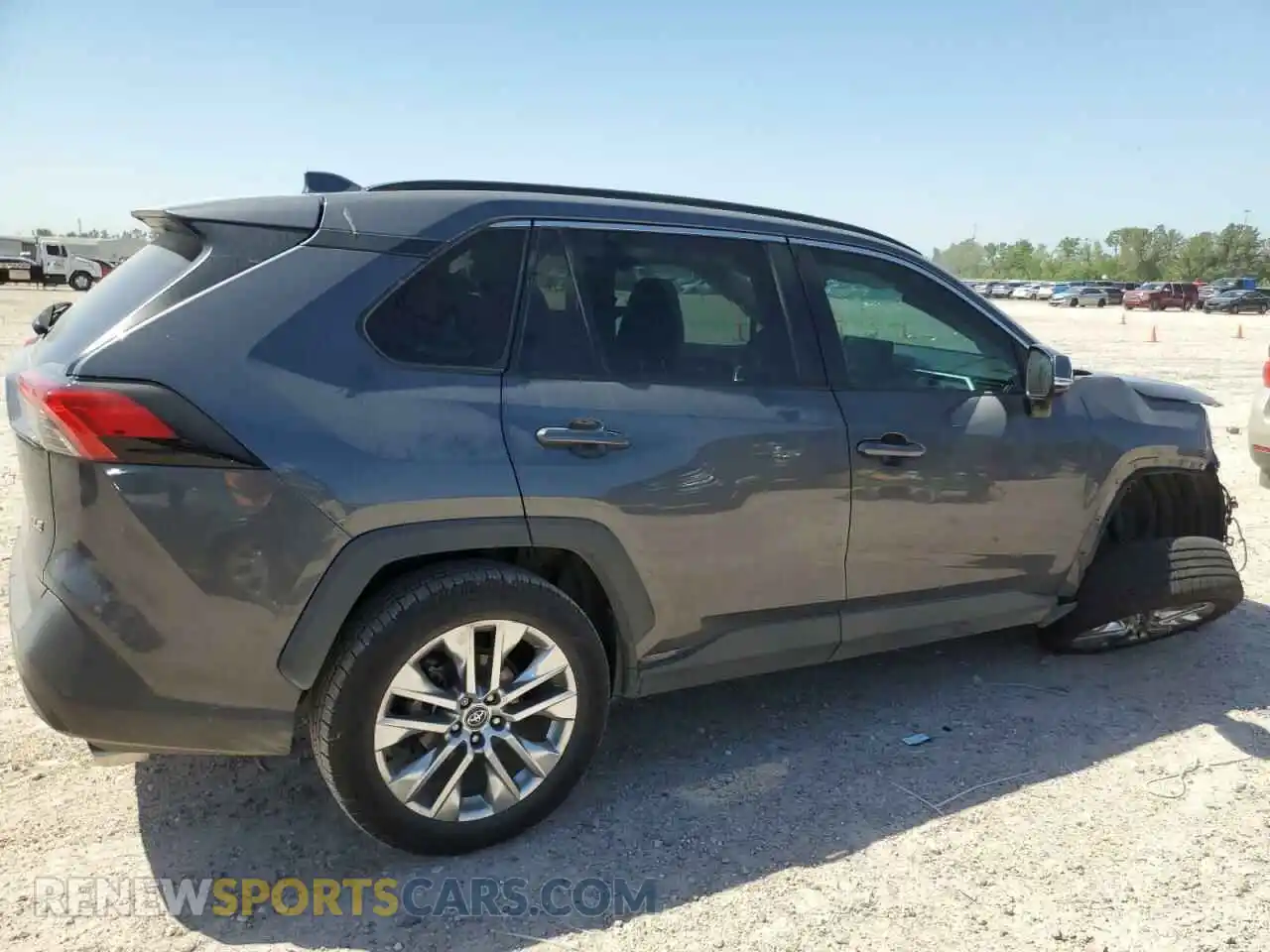 3 Photograph of a damaged car 2T3C1RFV9MW115215 TOYOTA RAV4 2021