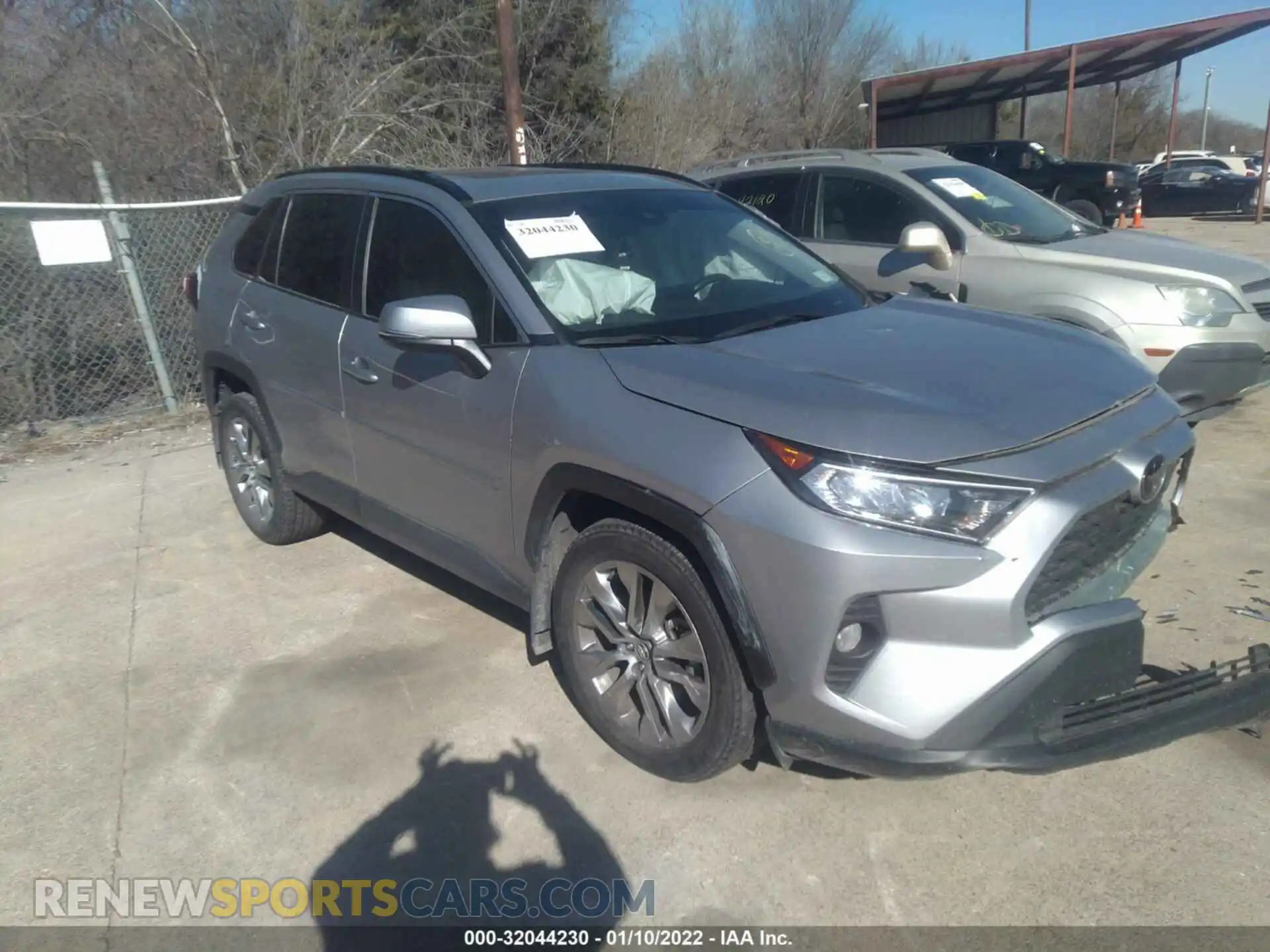 1 Photograph of a damaged car 2T3C1RFVXMC093646 TOYOTA RAV4 2021
