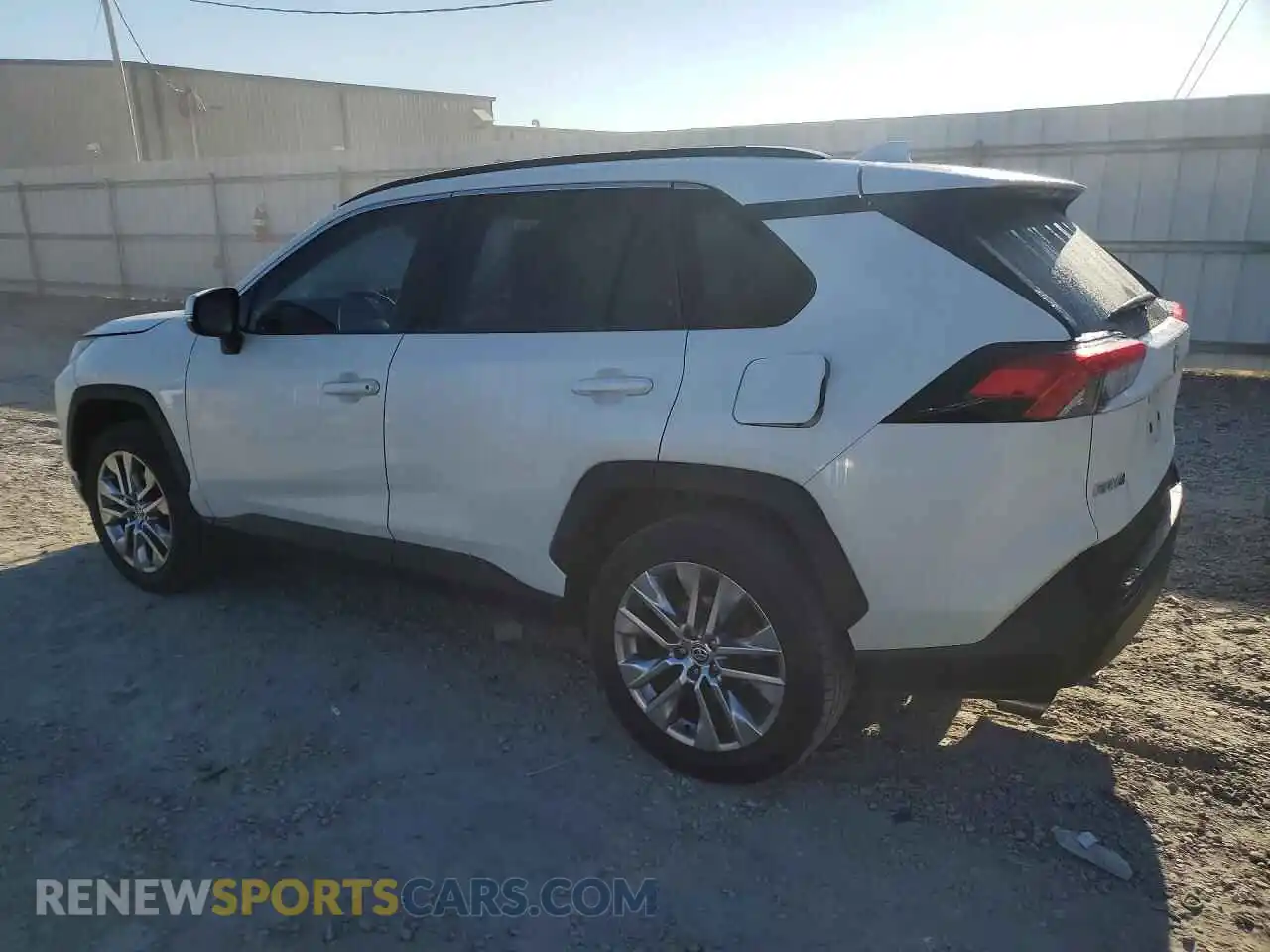 2 fotografías del automóvil dañado 2T3C1RFVXMW130550 TOYOTA RAV4 2021