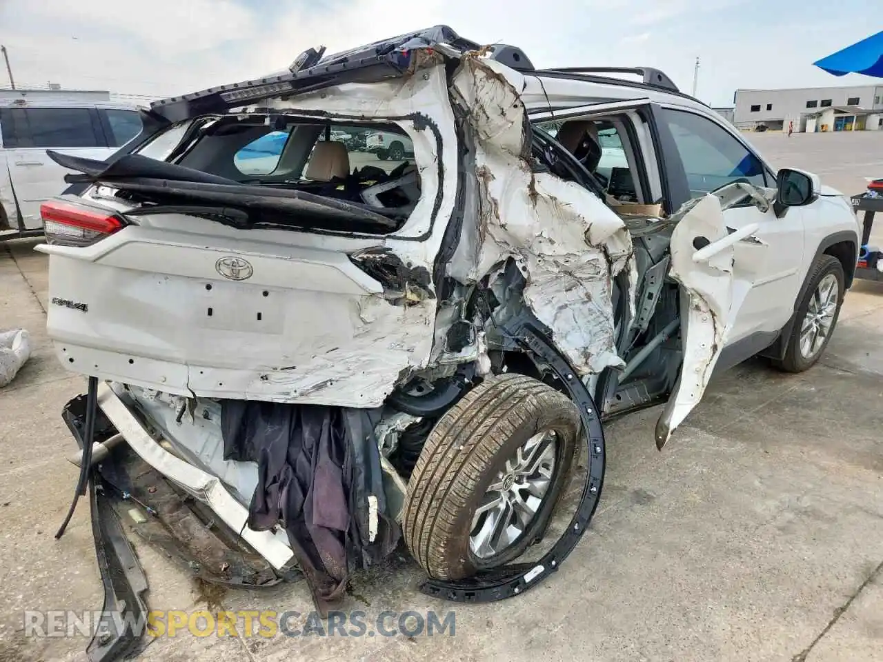 3 Photograph of a damaged car 2T3C1RFVXMW150300 TOYOTA RAV4 2021