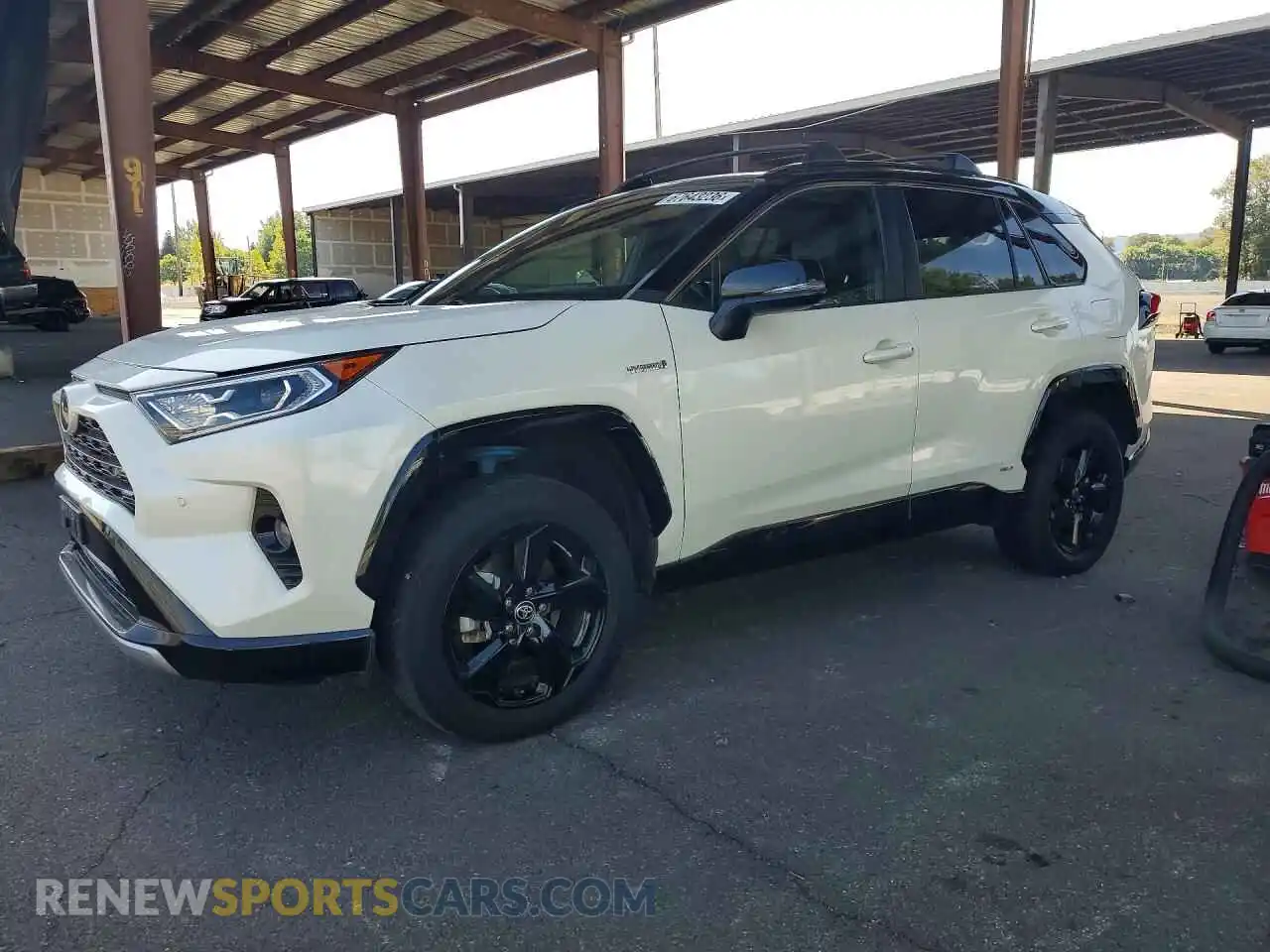 1 Photograph of a damaged car 2T3E6RFV9MW025461 TOYOTA RAV4 2021