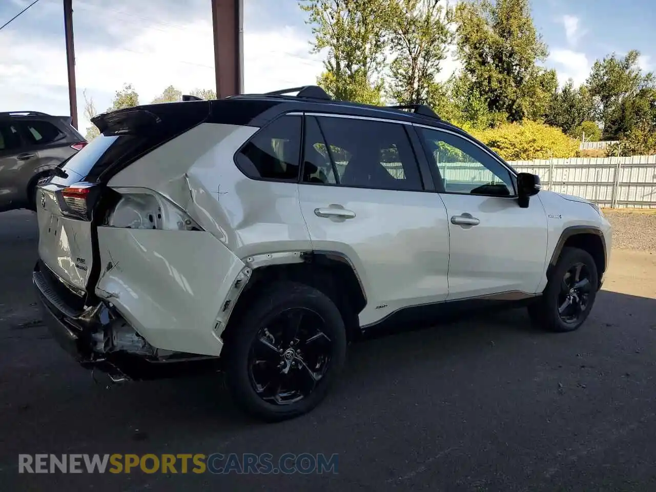 3 Photograph of a damaged car 2T3E6RFV9MW025461 TOYOTA RAV4 2021