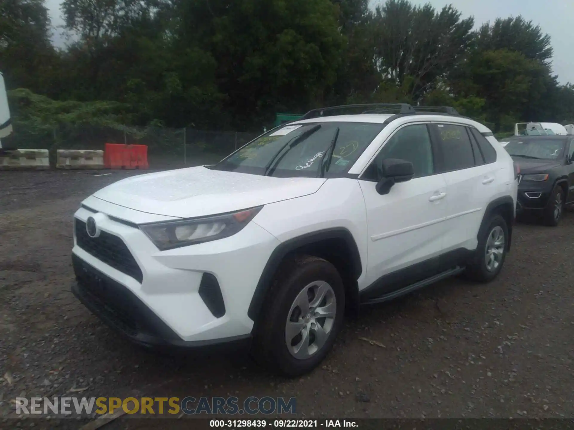2 Photograph of a damaged car 2T3F1RFV5MW222937 TOYOTA RAV4 2021
