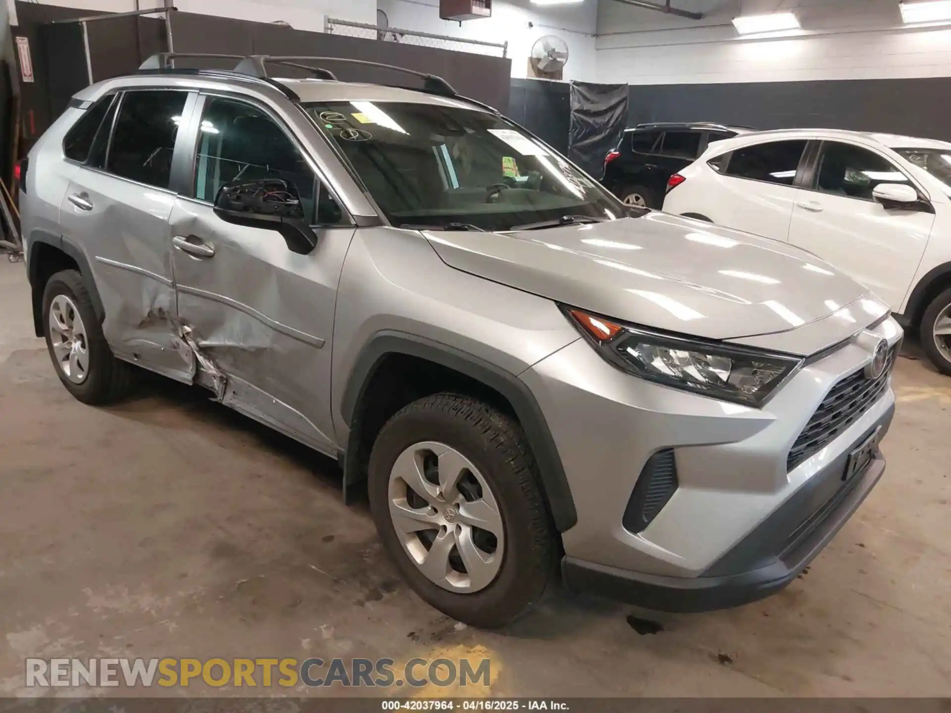 1 Photograph of a damaged car 2T3F1RFV8MW165102 TOYOTA RAV4 2021