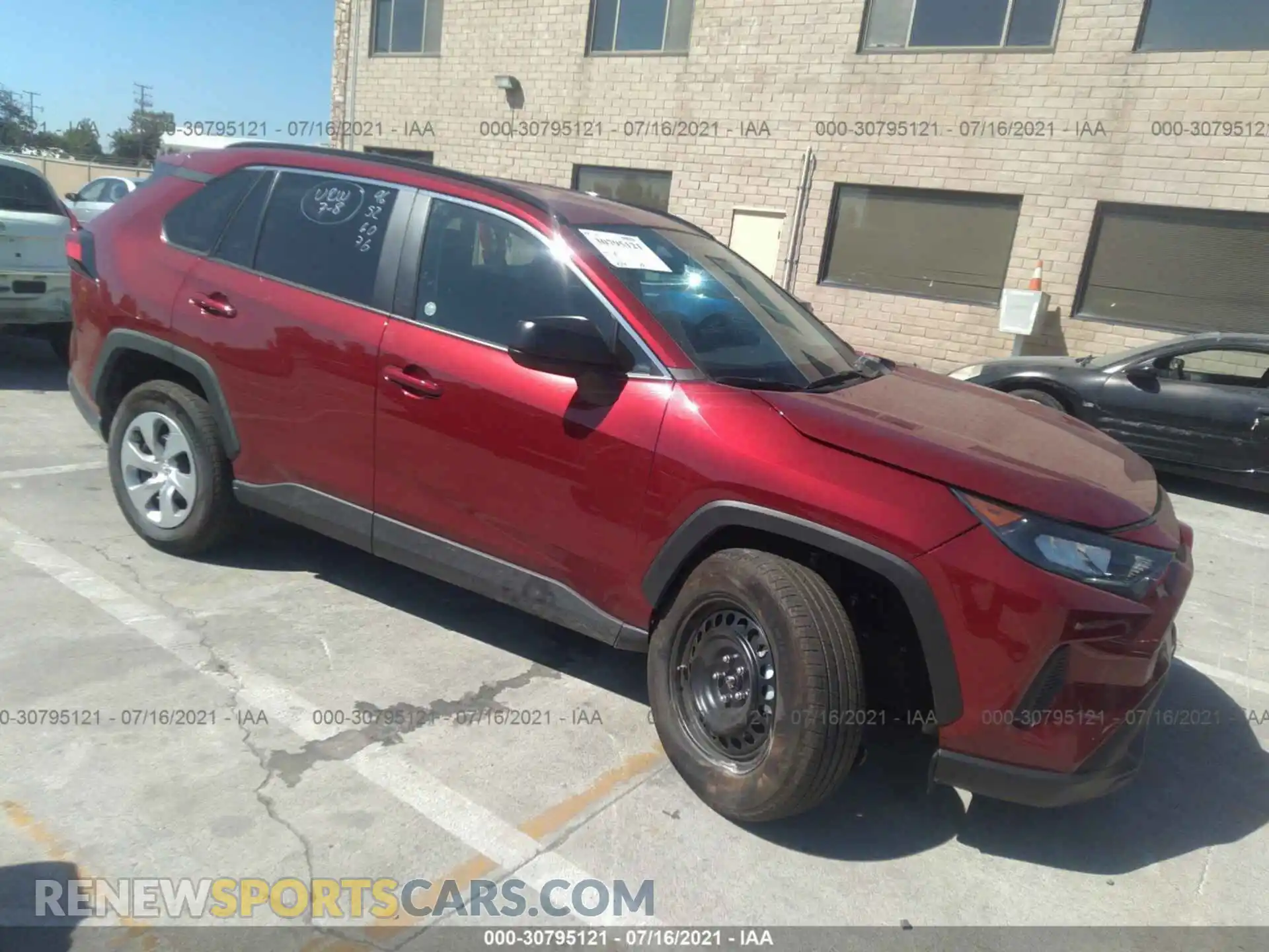 1 Photograph of a damaged car 2T3F1RFV8MW194521 TOYOTA RAV4 2021