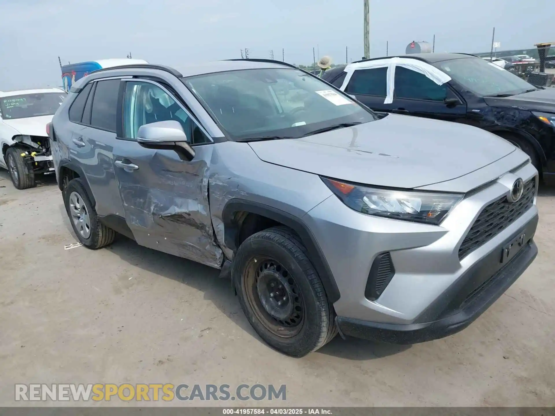 1 Photograph of a damaged car 2T3G1RFV4MC162946 TOYOTA RAV4 2021