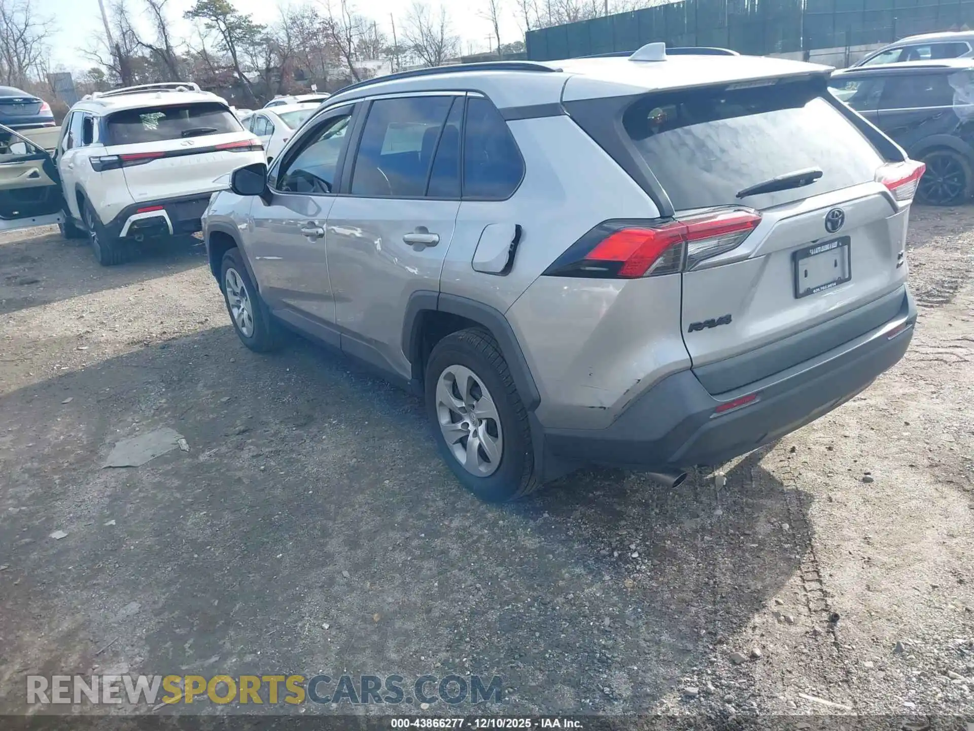 3 Photograph of a damaged car 2T3G1RFV7MW152491 TOYOTA RAV4 2021