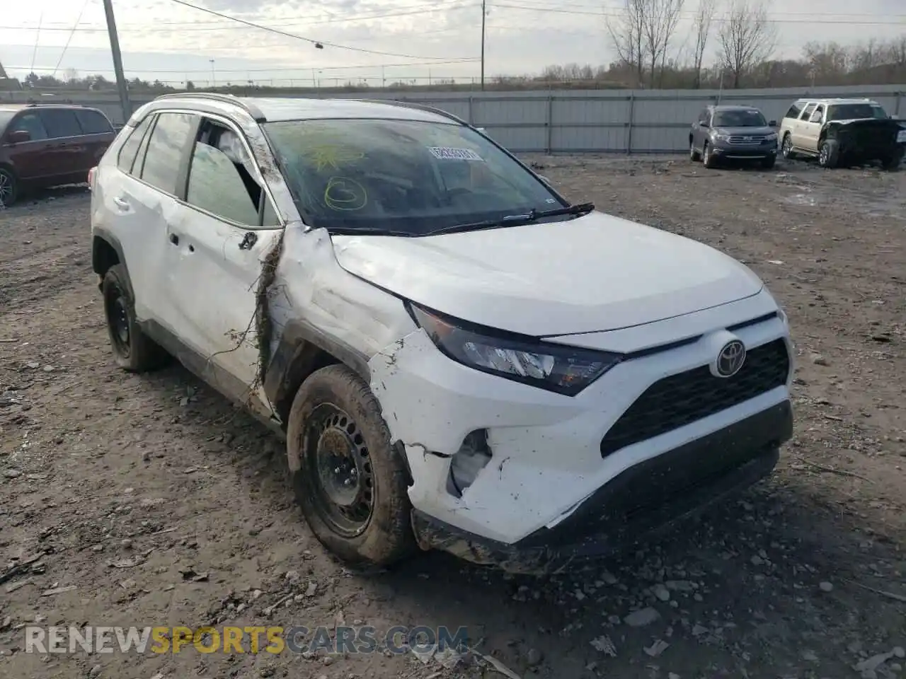 1 Photograph of a damaged car 2T3H1RFV0MC100352 TOYOTA RAV4 2021