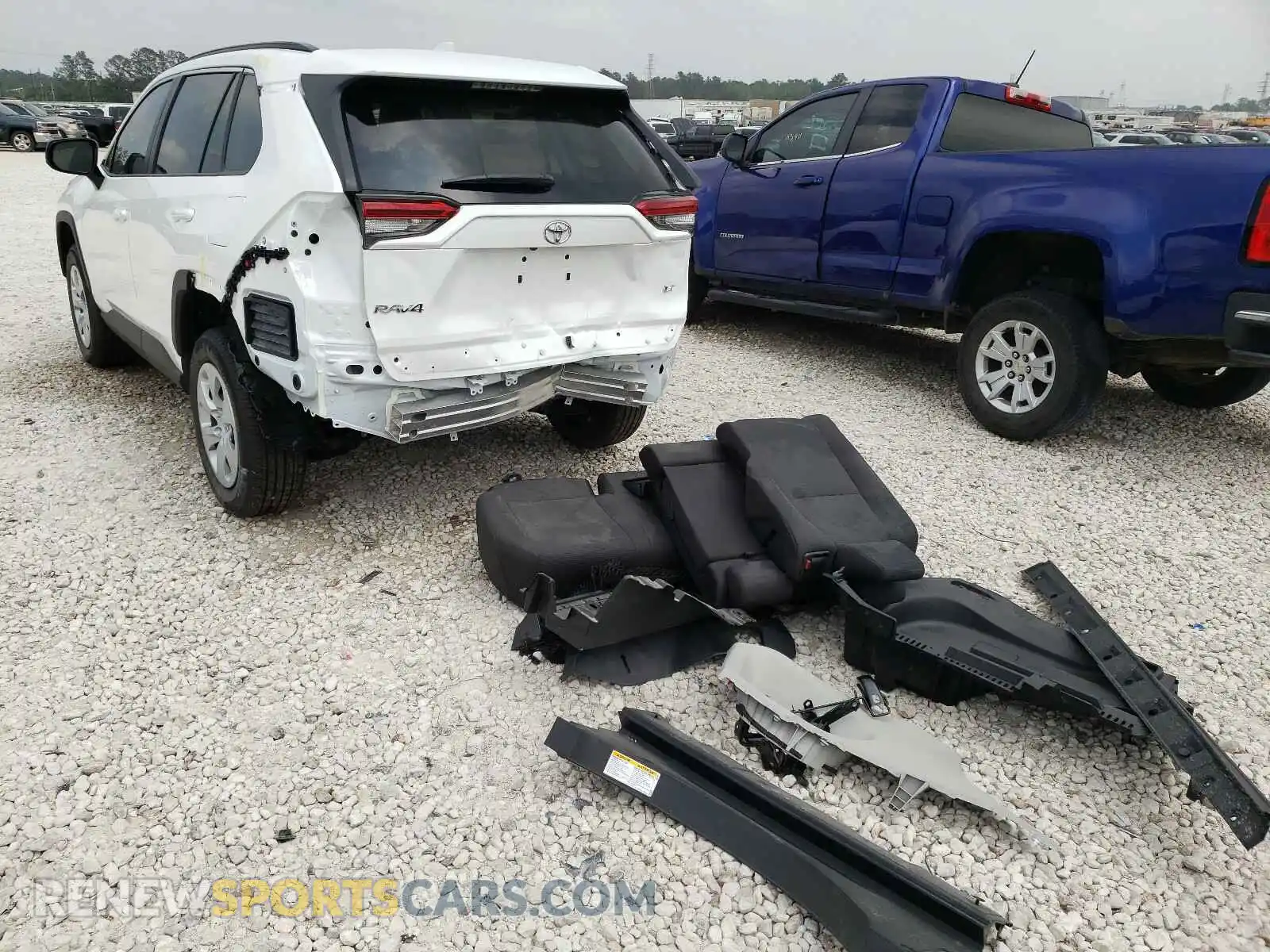 3 Photograph of a damaged car 2T3H1RFV0MC101243 TOYOTA RAV4 2021