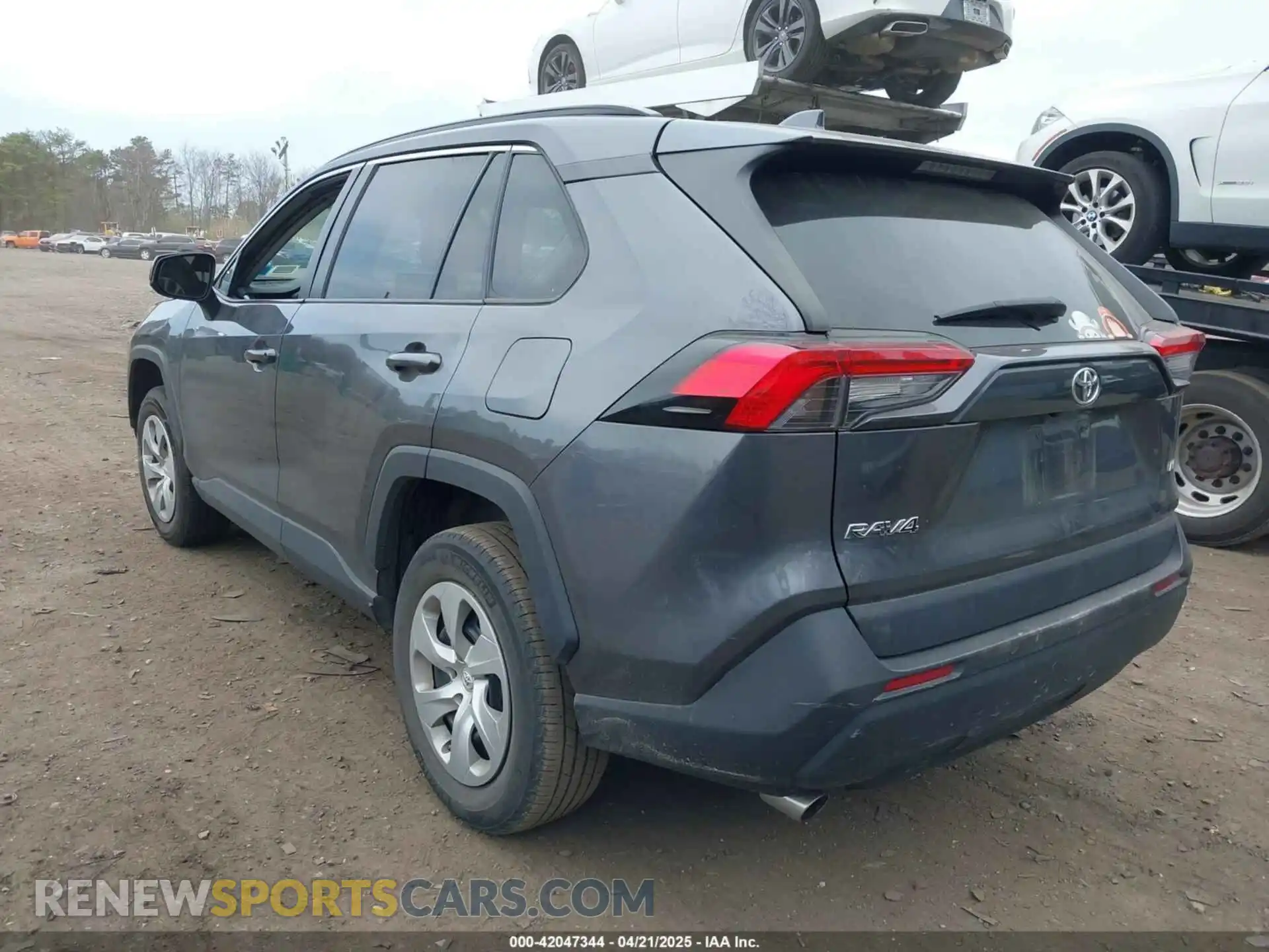 3 Photograph of a damaged car 2T3H1RFV0MC113733 TOYOTA RAV4 2021
