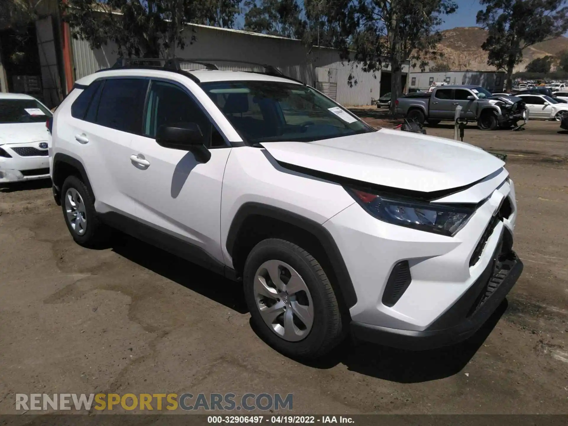 1 Photograph of a damaged car 2T3H1RFV0MC124070 TOYOTA RAV4 2021