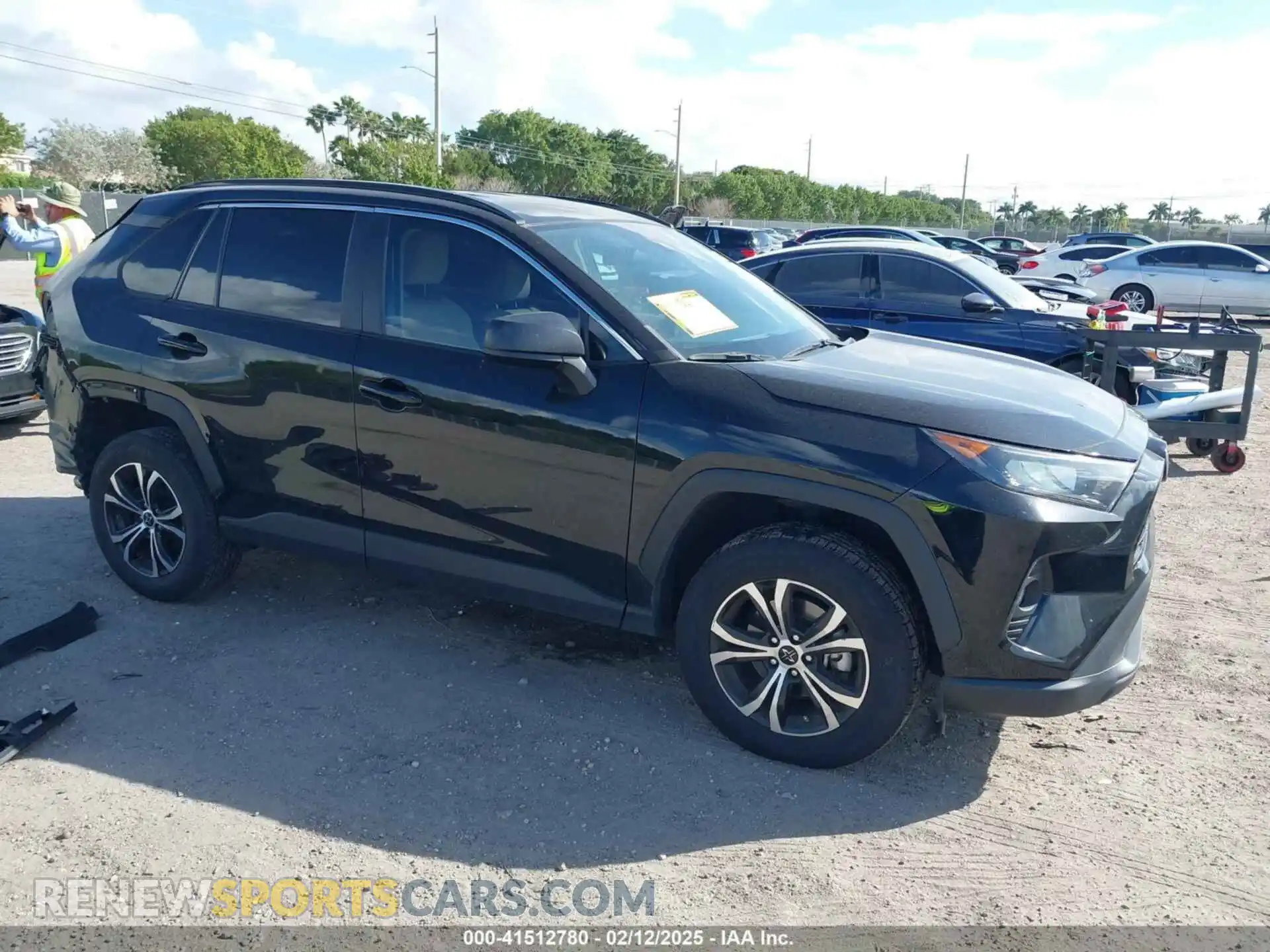 1 Photograph of a damaged car 2T3H1RFV0MC142410 TOYOTA RAV4 2021