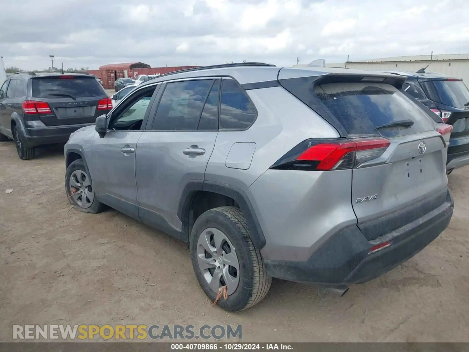 3 Photograph of a damaged car 2T3H1RFV0MC160499 TOYOTA RAV4 2021