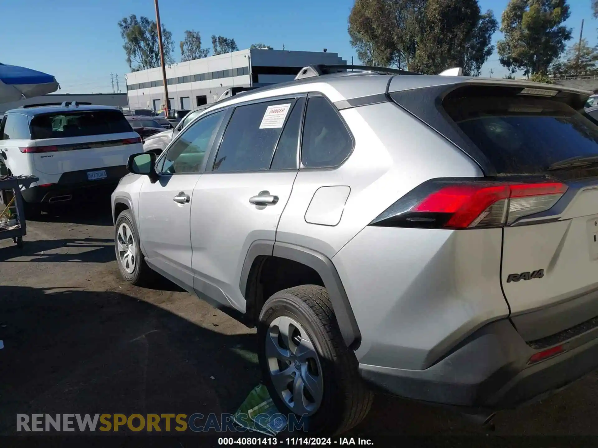 3 Photograph of a damaged car 2T3H1RFV0MW131339 TOYOTA RAV4 2021
