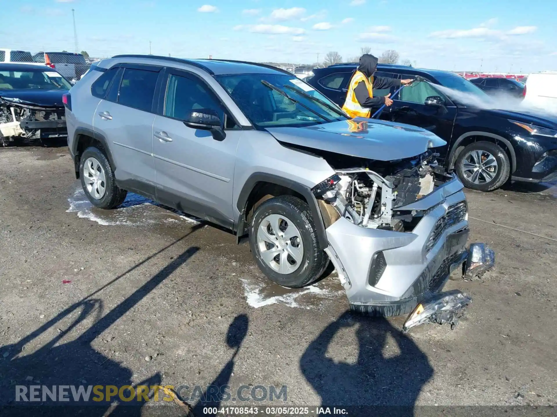 1 Photograph of a damaged car 2T3H1RFV1MC099020 TOYOTA RAV4 2021