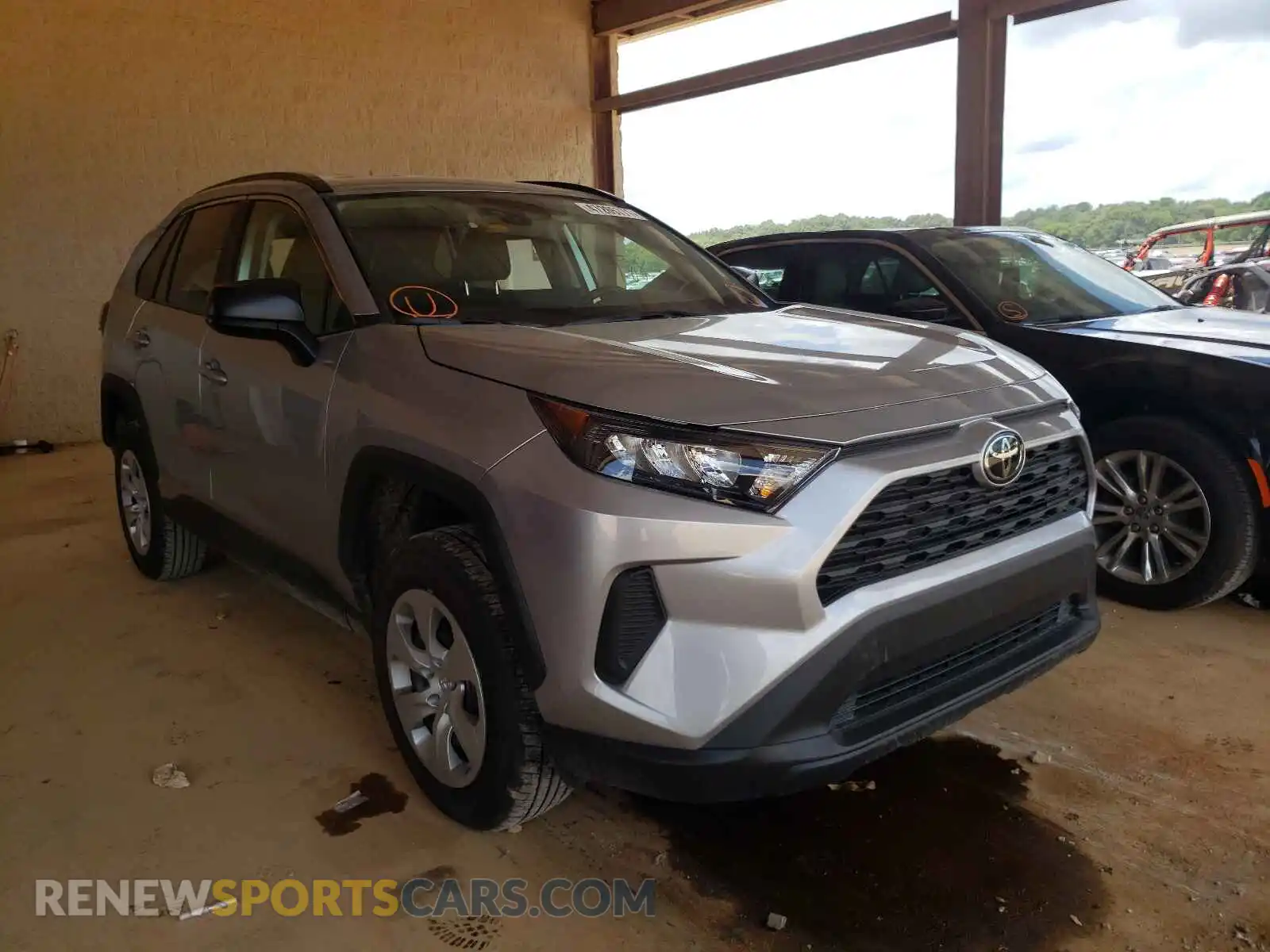 1 Photograph of a damaged car 2T3H1RFV1MC132565 TOYOTA RAV4 2021