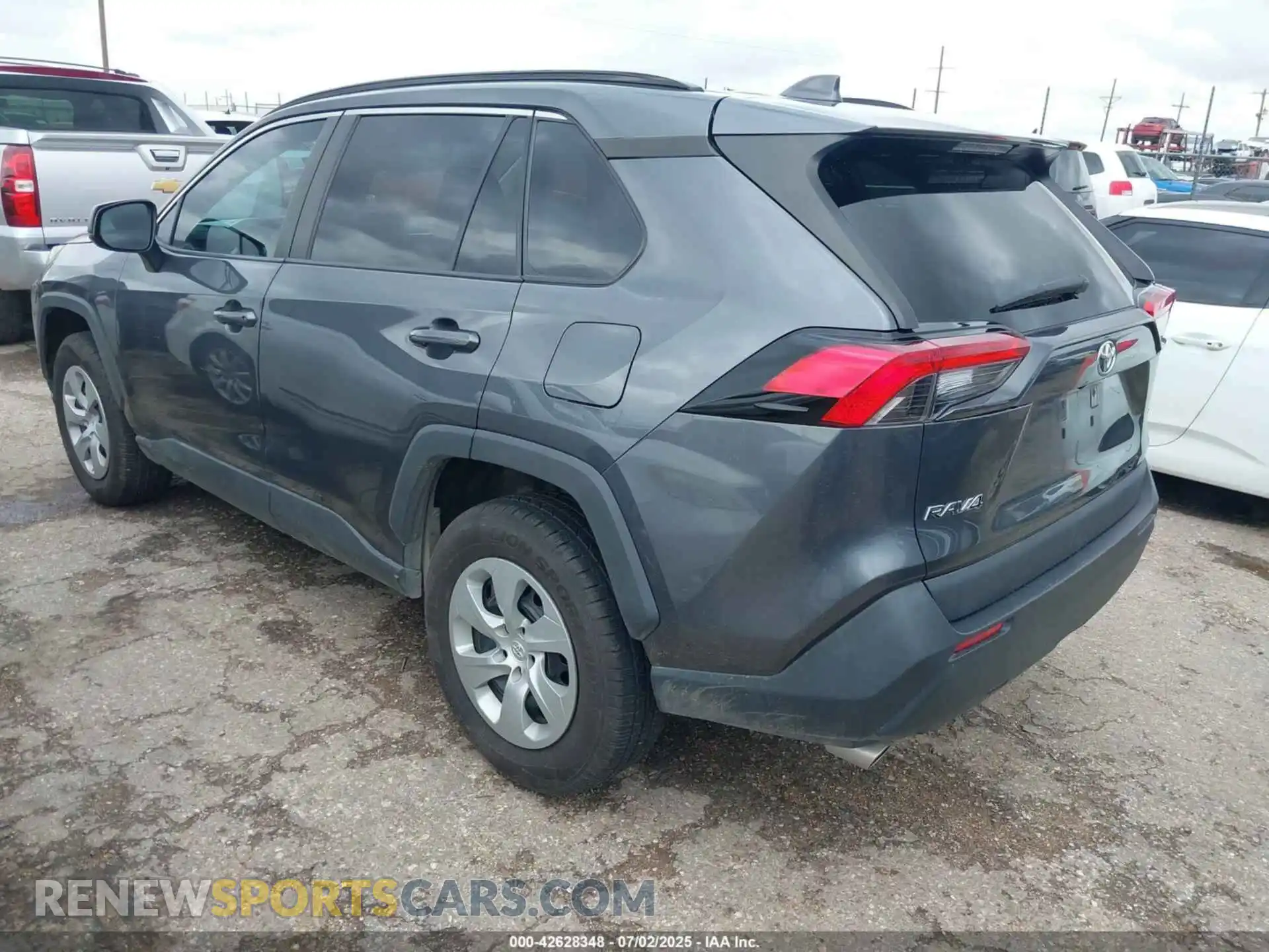3 Photograph of a damaged car 2T3H1RFV2MC114690 TOYOTA RAV4 2021