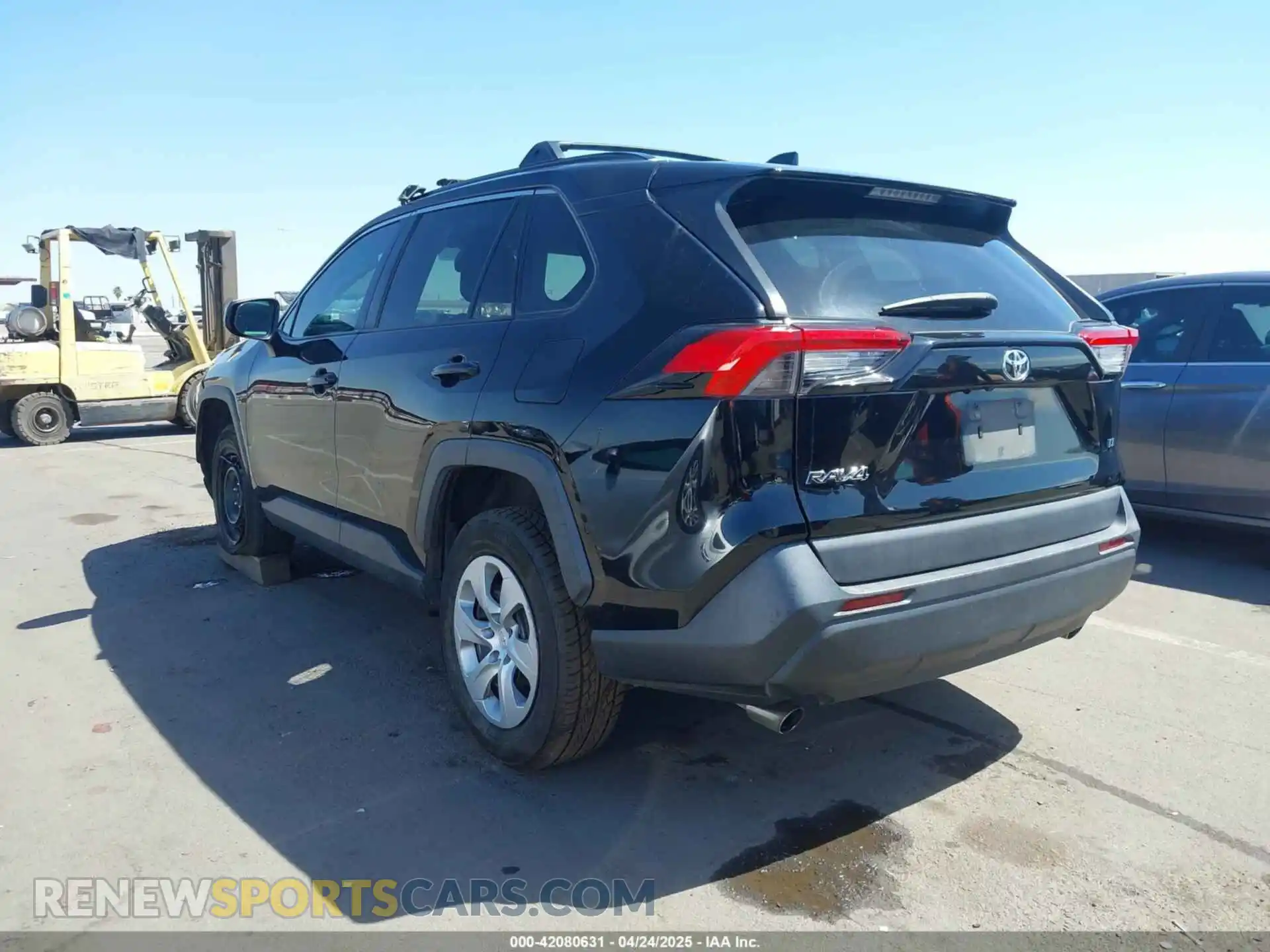 3 Photograph of a damaged car 2T3H1RFV2MC134521 TOYOTA RAV4 2021