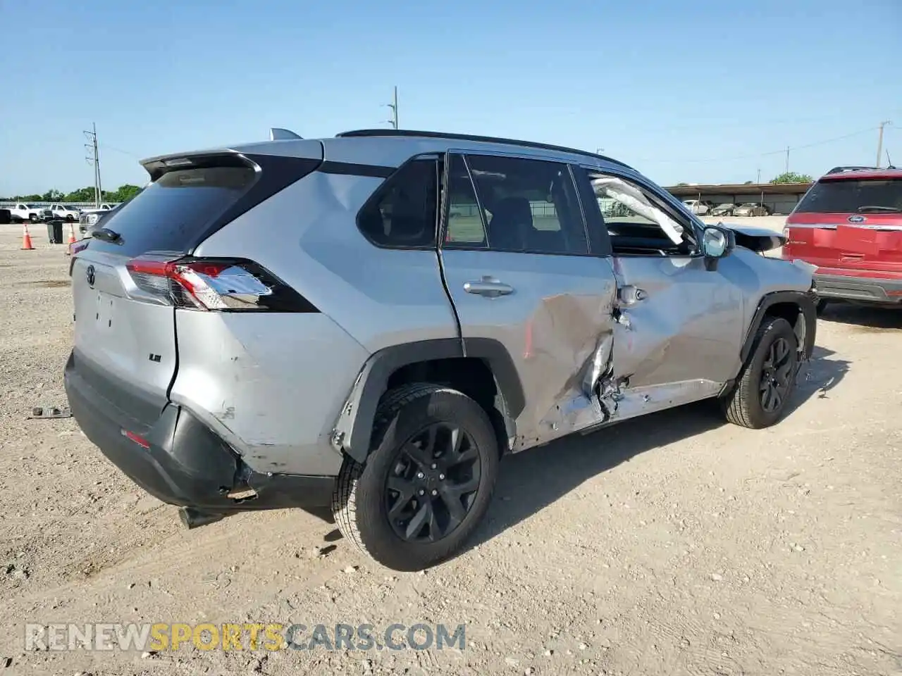 3 Photograph of a damaged car 2T3H1RFV3MC142773 TOYOTA RAV4 2021