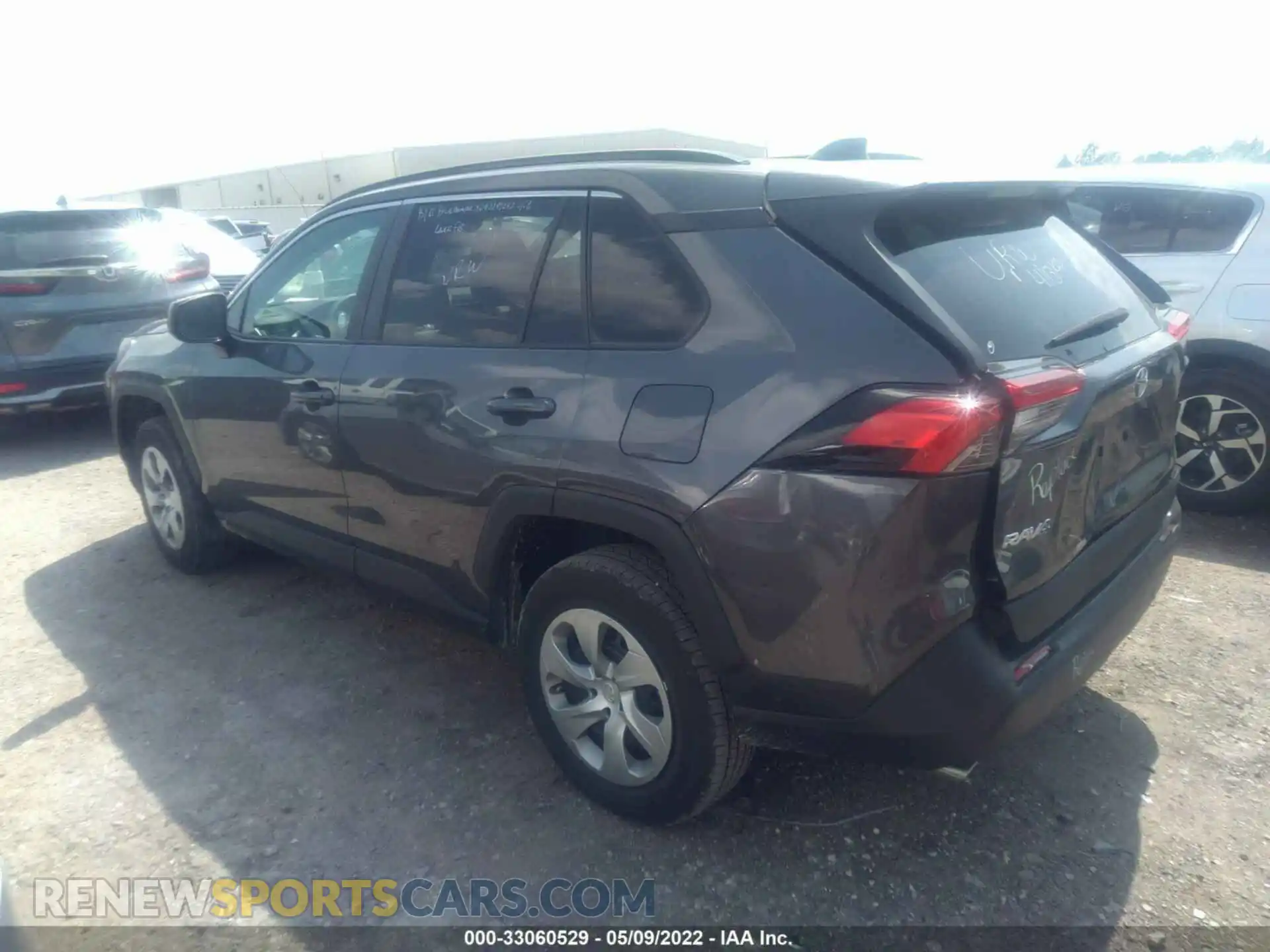 3 Photograph of a damaged car 2T3H1RFV3MW136308 TOYOTA RAV4 2021
