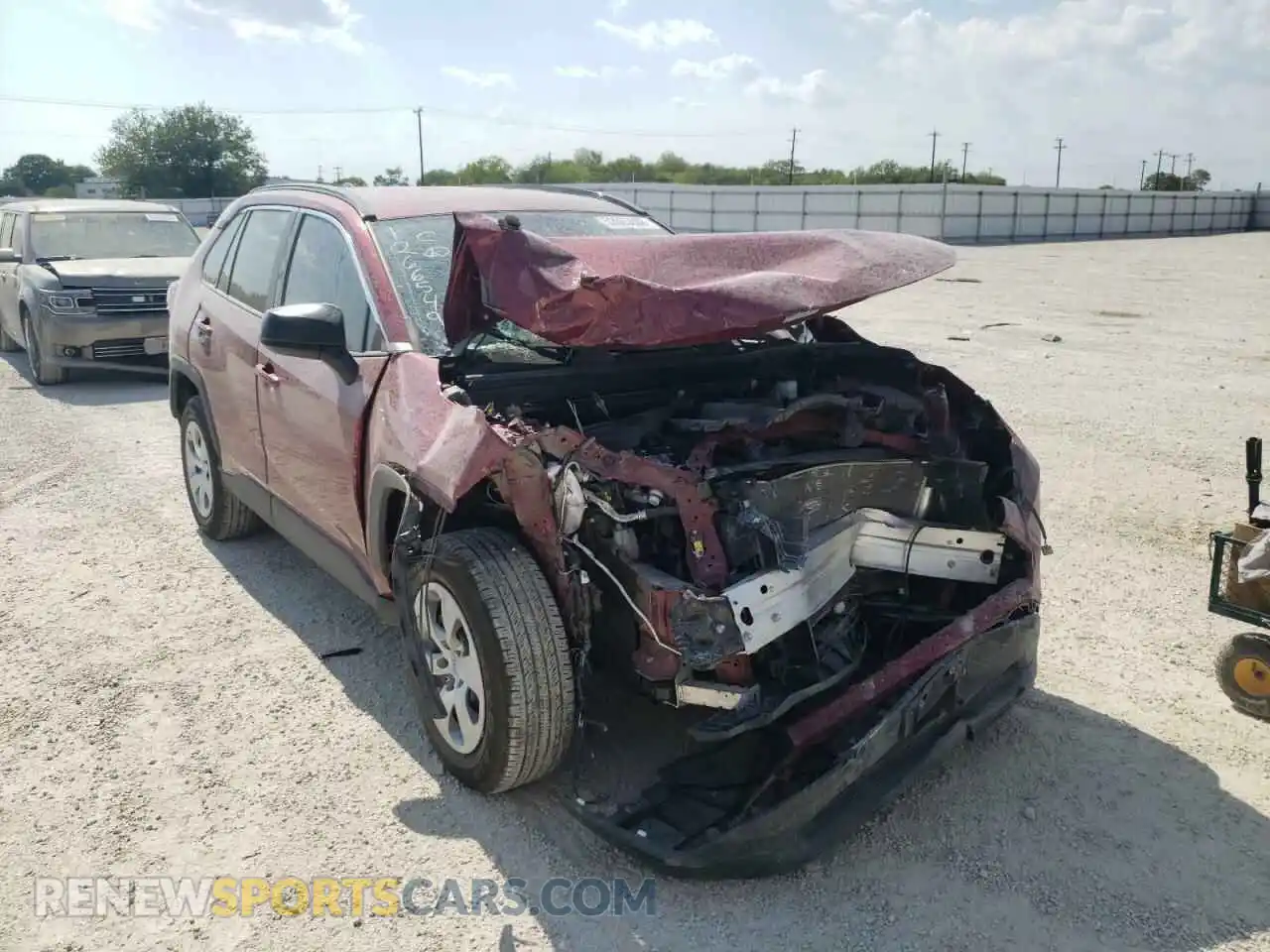 1 Photograph of a damaged car 2T3H1RFV3MW142450 TOYOTA RAV4 2021