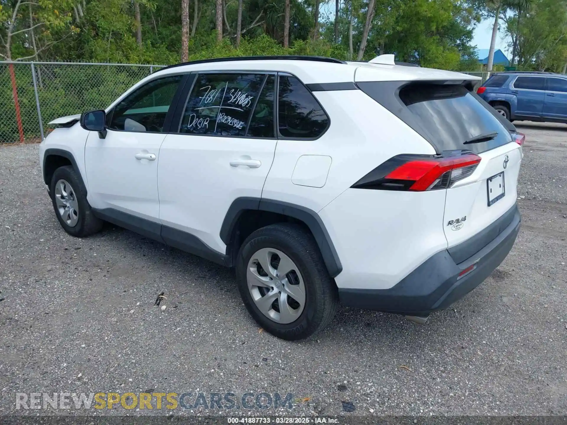 3 Photograph of a damaged car 2T3H1RFV4MC101164 TOYOTA RAV4 2021