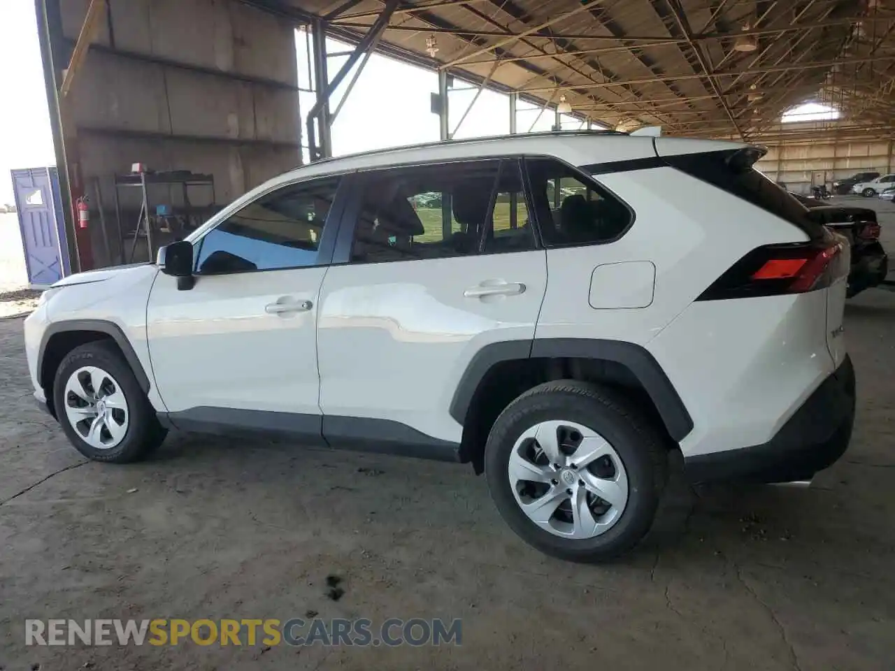 2 Photograph of a damaged car 2T3H1RFV4MC110611 TOYOTA RAV4 2021