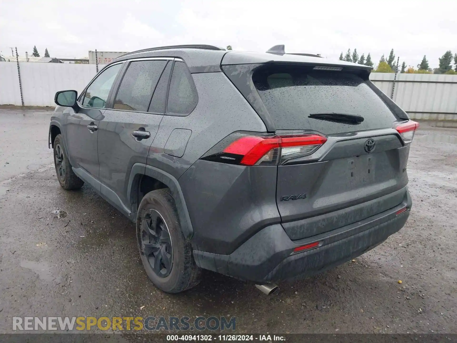 3 Photograph of a damaged car 2T3H1RFV4MC112150 TOYOTA RAV4 2021