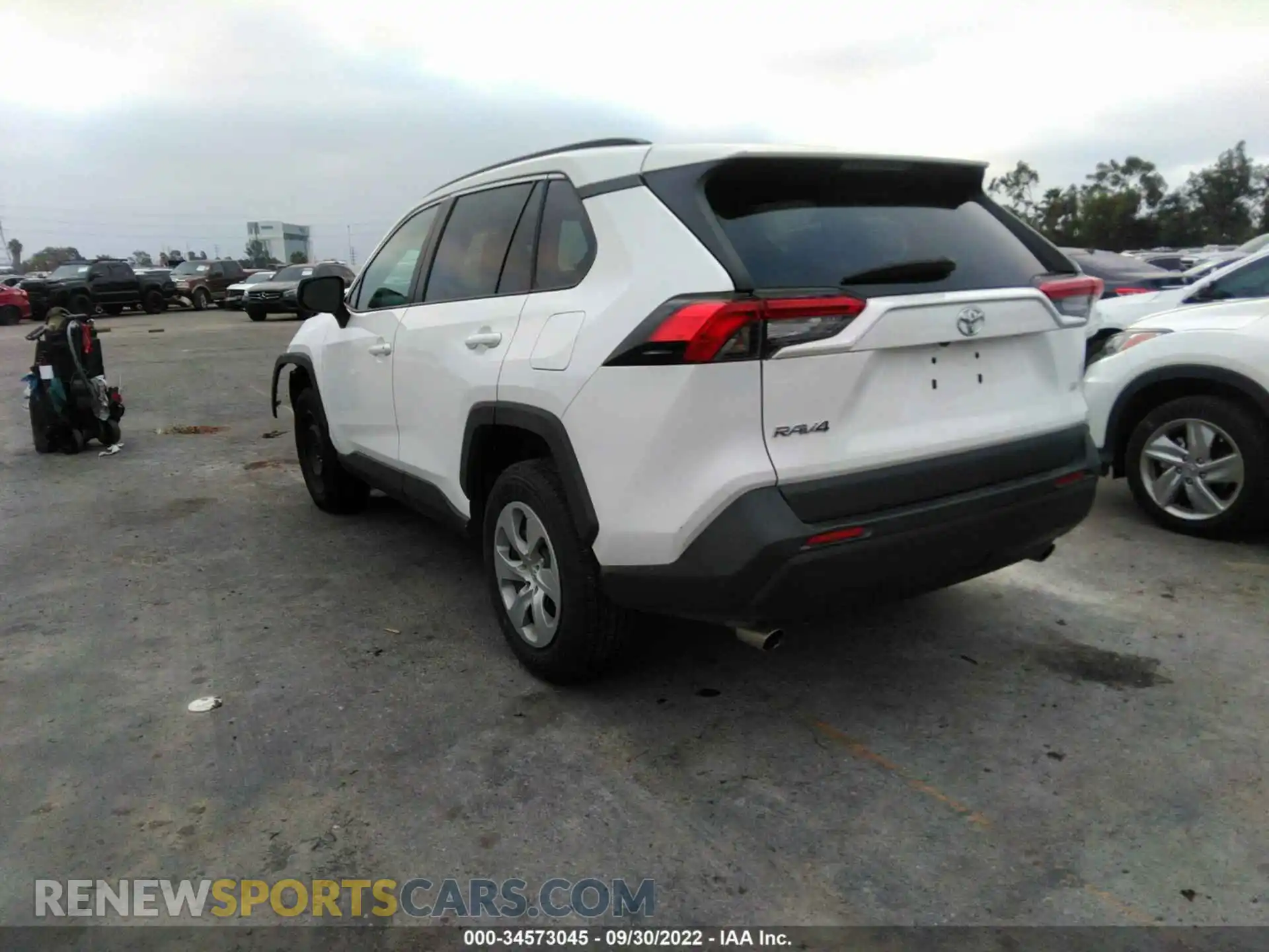 3 Photograph of a damaged car 2T3H1RFV4MC123634 TOYOTA RAV4 2021