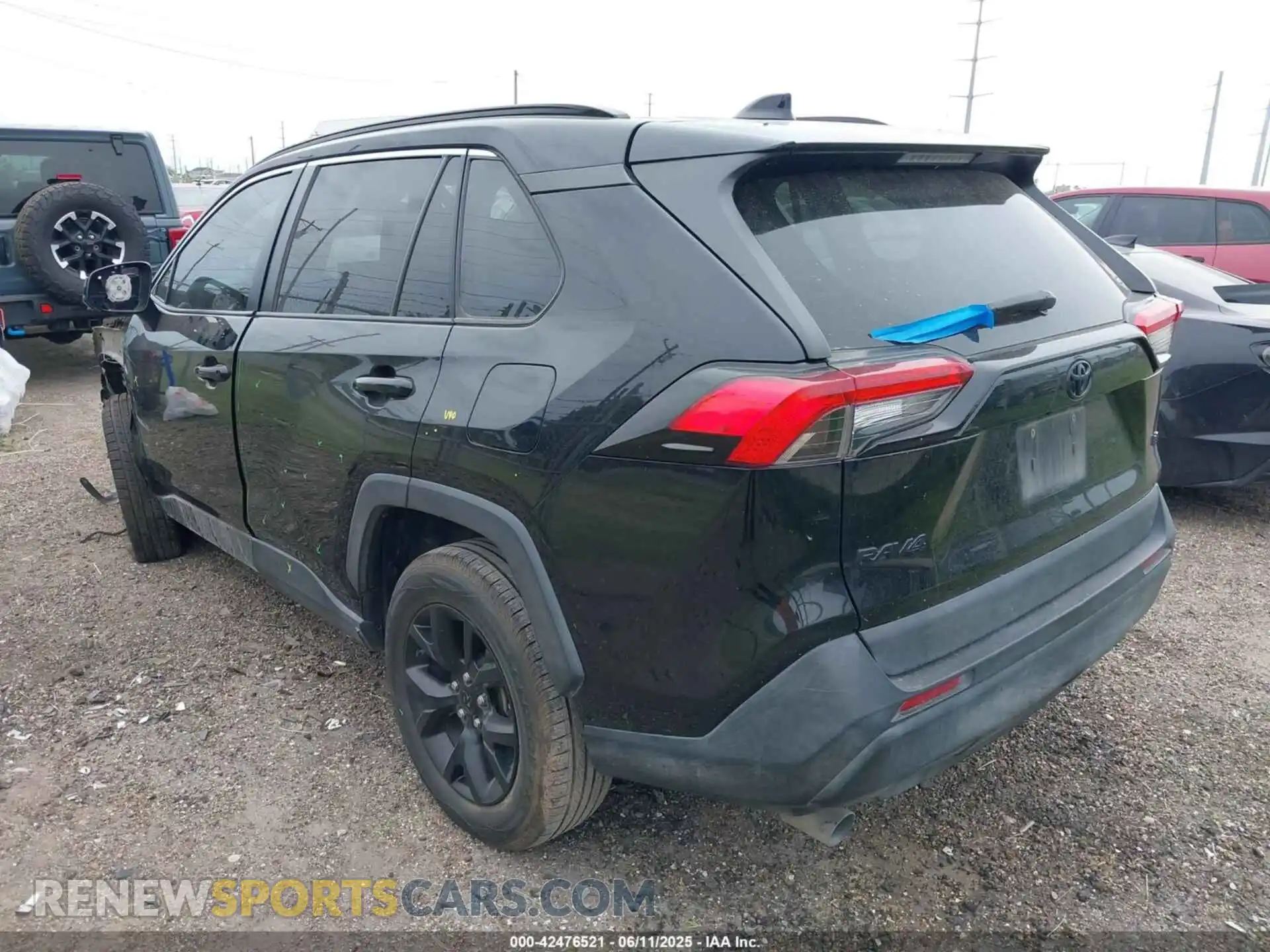 3 Photograph of a damaged car 2T3H1RFV4MC136027 TOYOTA RAV4 2021