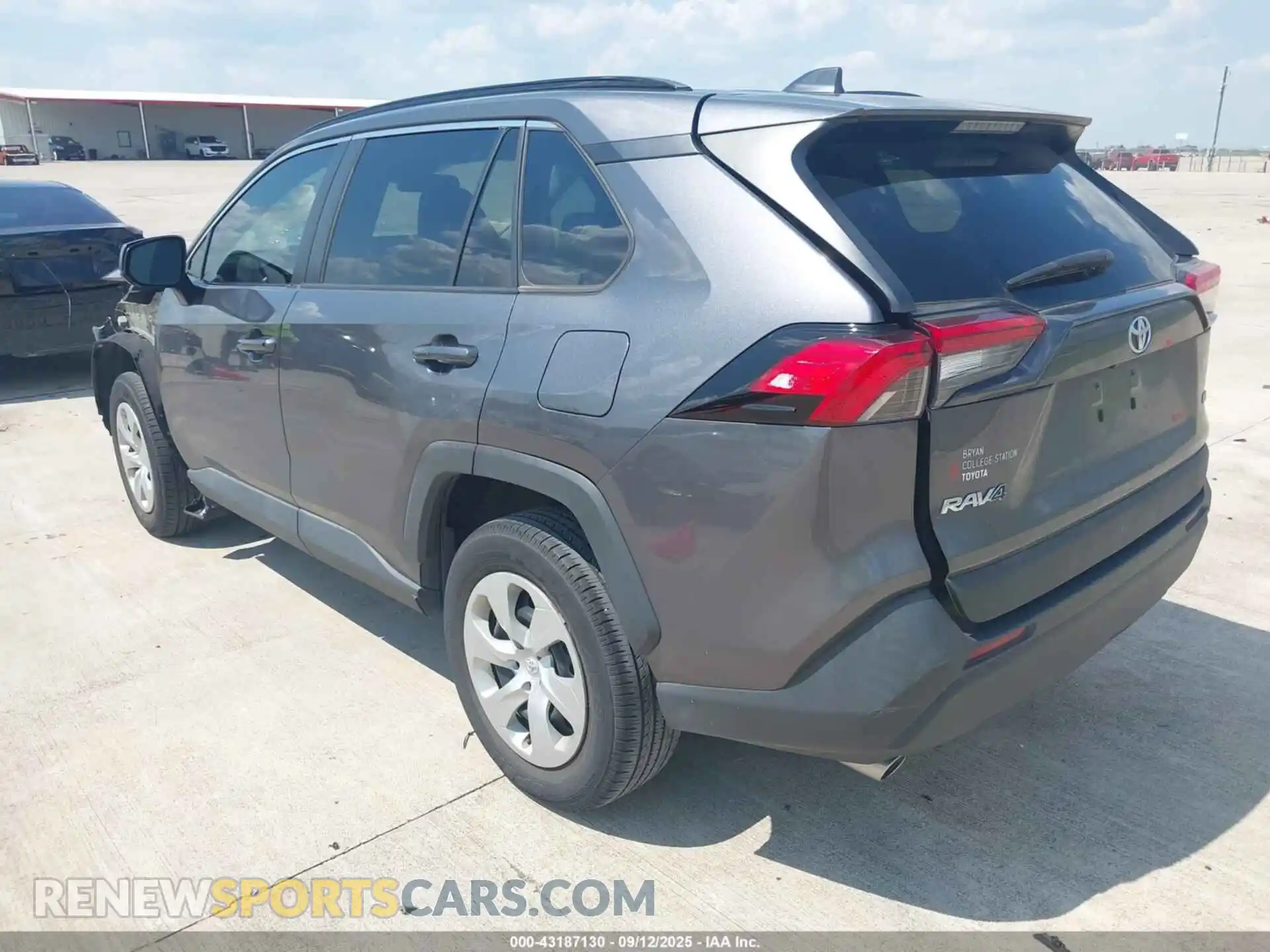 3 Photograph of a damaged car 2T3H1RFV4MC167200 TOYOTA RAV4 2021