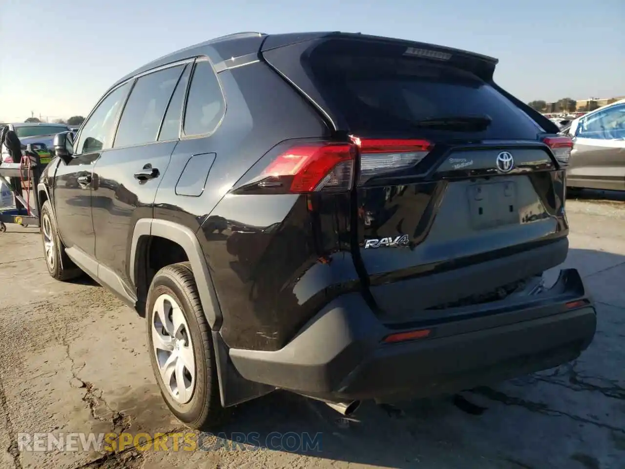 3 Photograph of a damaged car 2T3H1RFV4MW105522 TOYOTA RAV4 2021