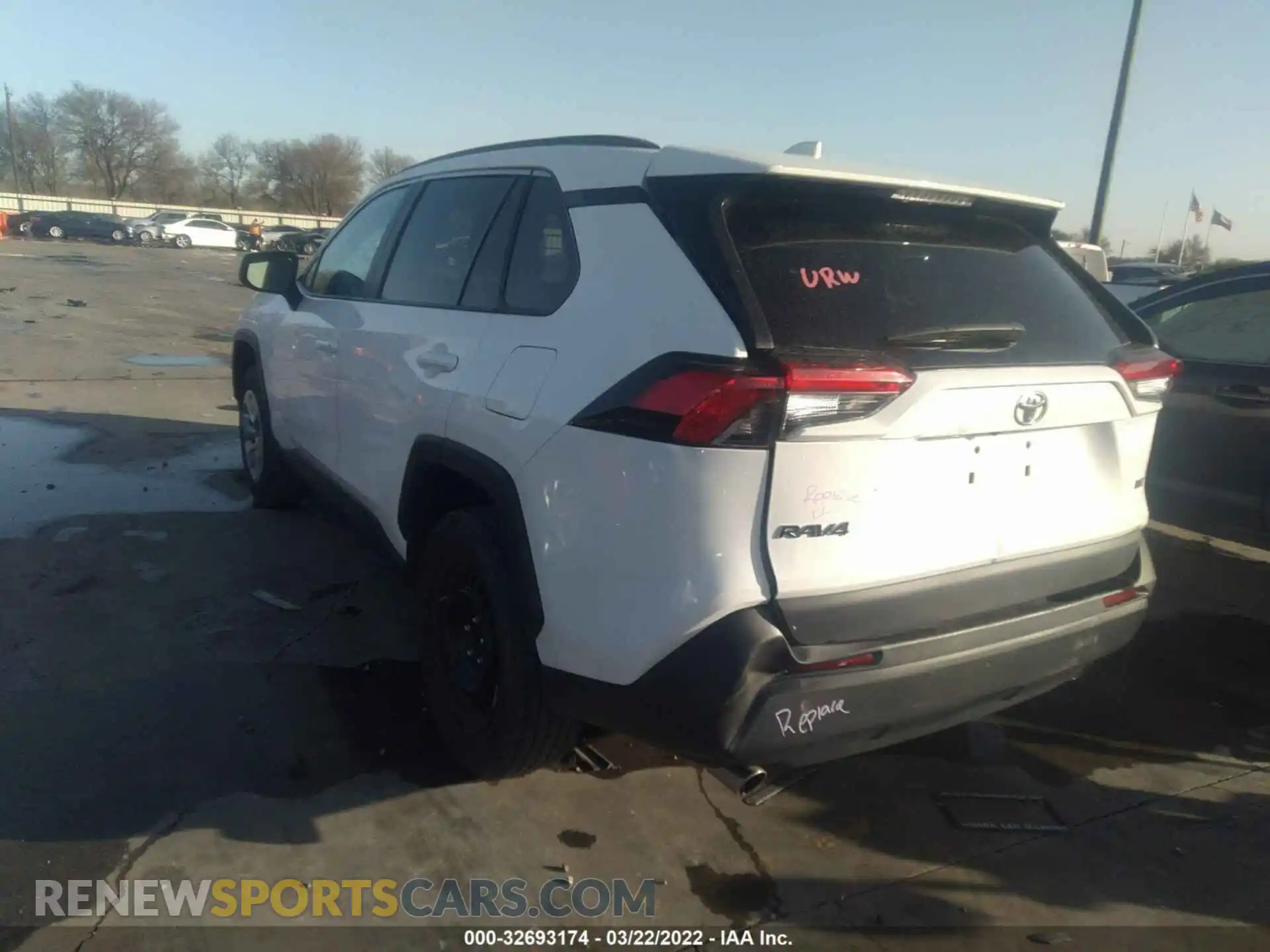 3 Photograph of a damaged car 2T3H1RFV4MW142179 TOYOTA RAV4 2021