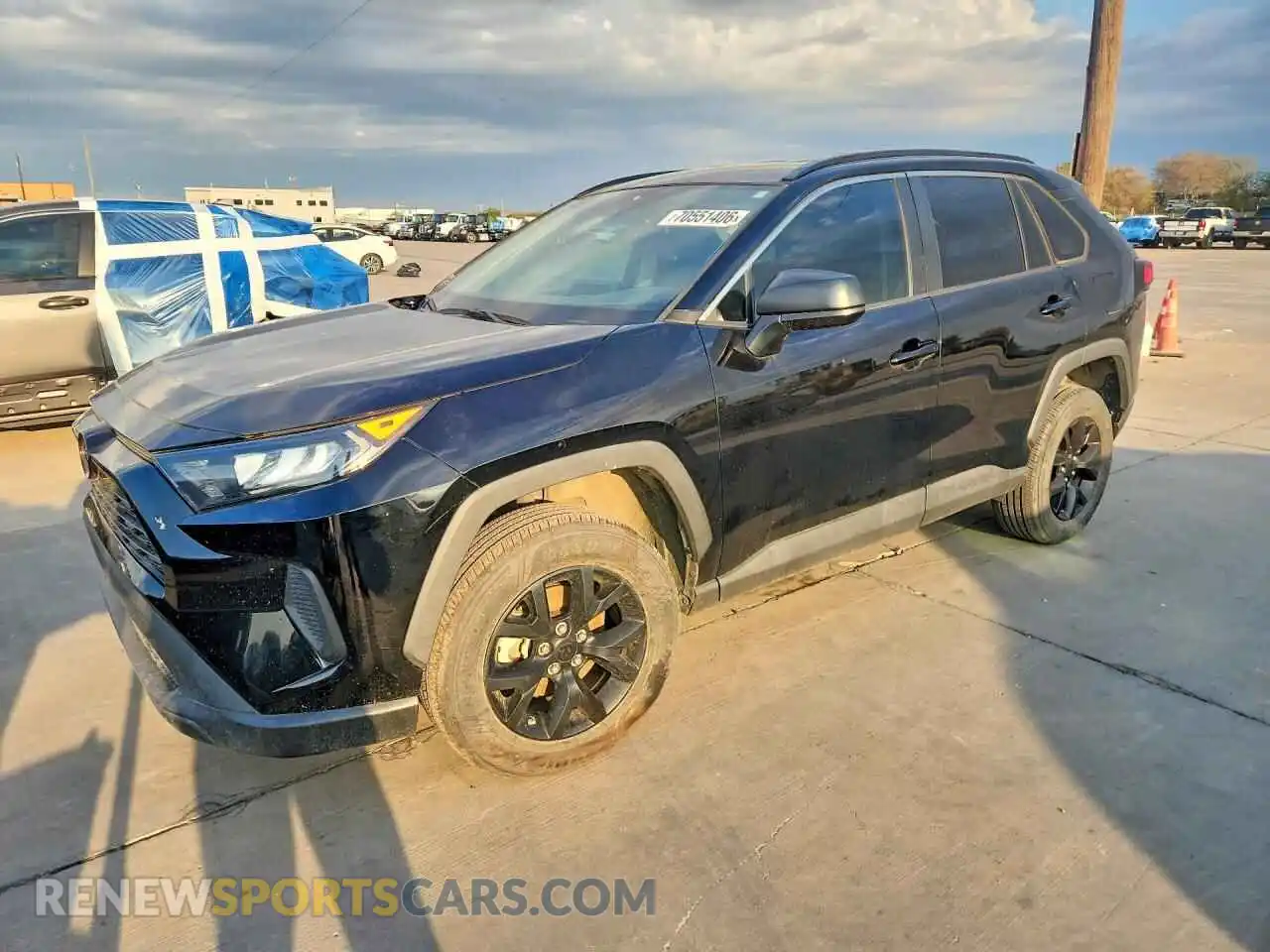 1 Photograph of a damaged car 2T3H1RFV5MC165097 TOYOTA RAV4 2021