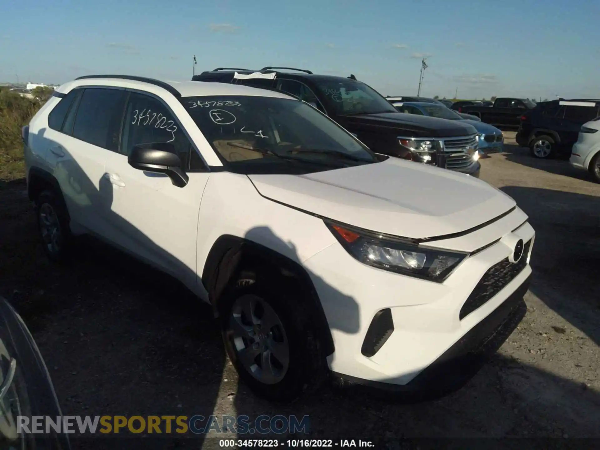 1 Photograph of a damaged car 2T3H1RFV5MW115511 TOYOTA RAV4 2021