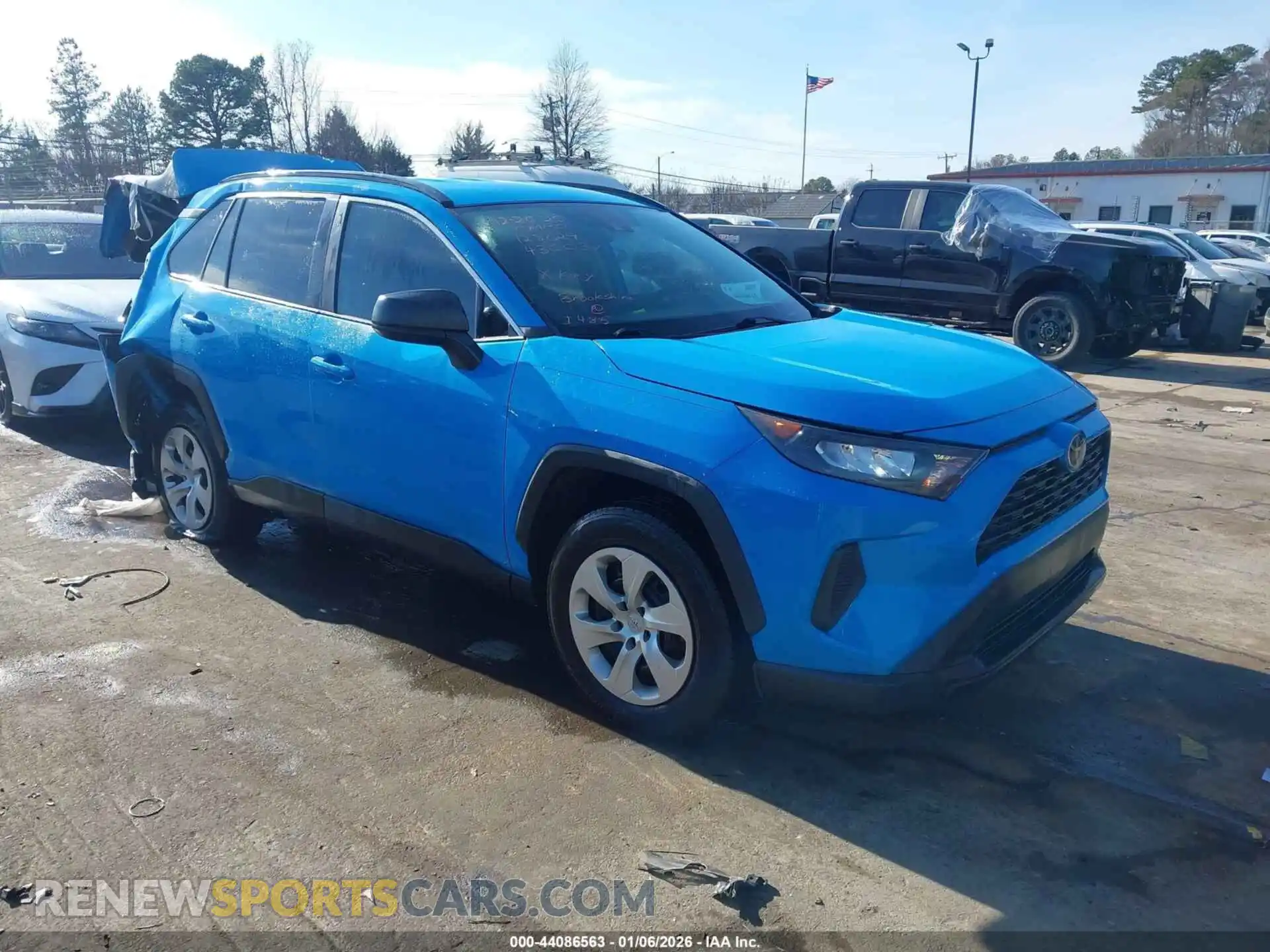 1 Photograph of a damaged car 2T3H1RFV5MW128629 TOYOTA RAV4 2021