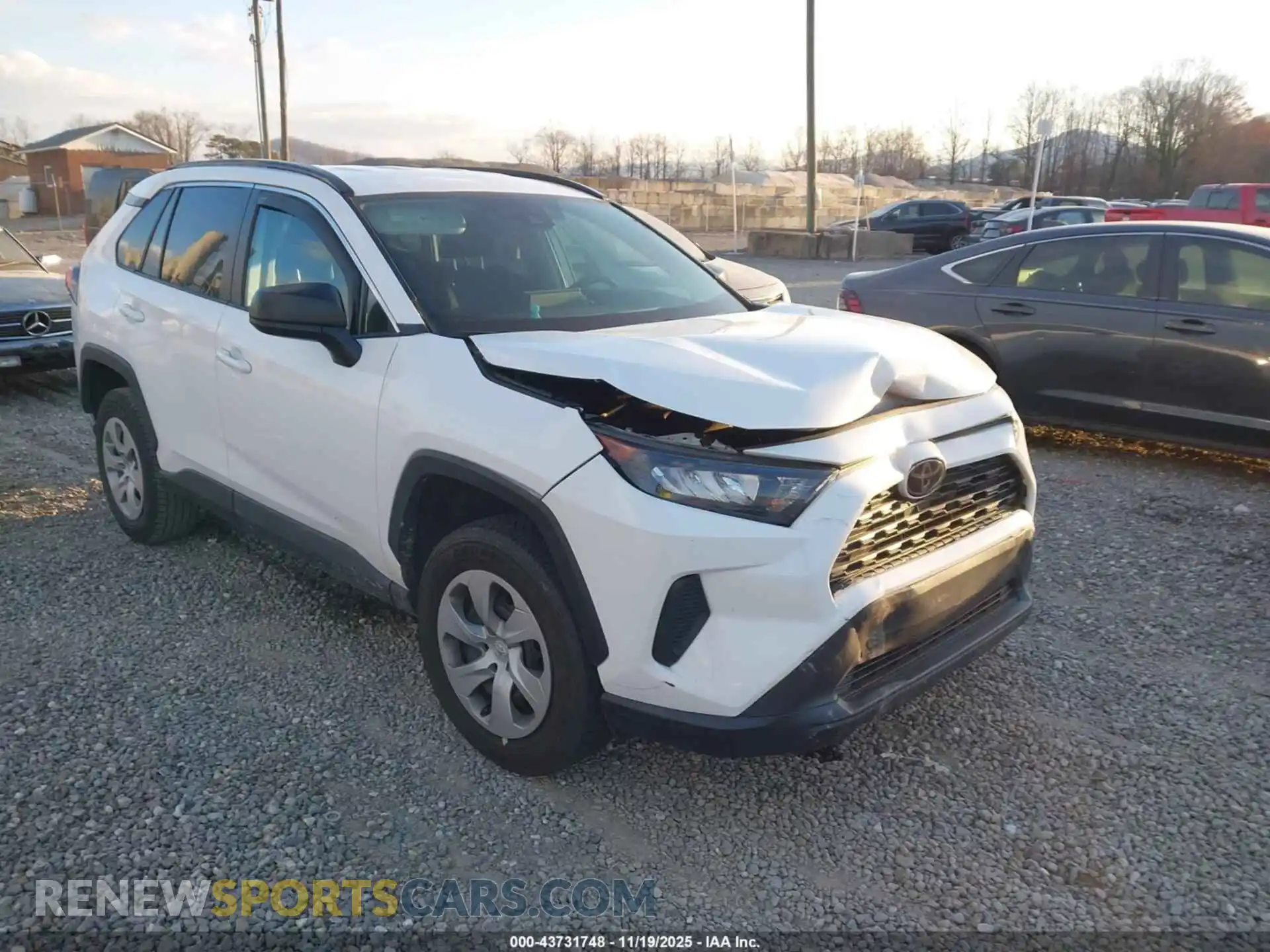 1 Photograph of a damaged car 2T3H1RFV6MC113798 TOYOTA RAV4 2021