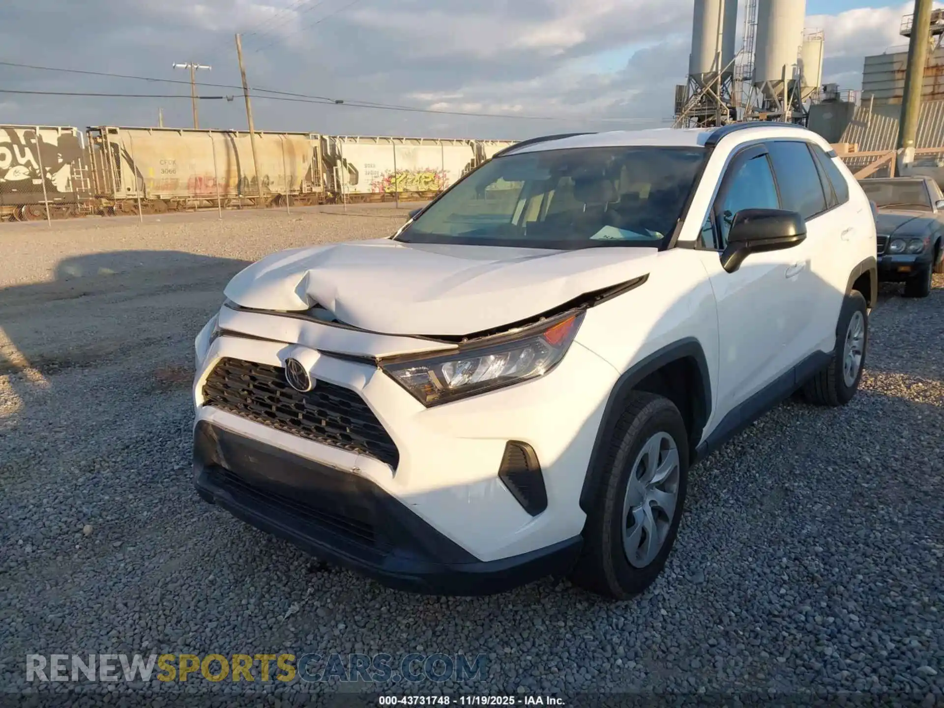 2 Photograph of a damaged car 2T3H1RFV6MC113798 TOYOTA RAV4 2021