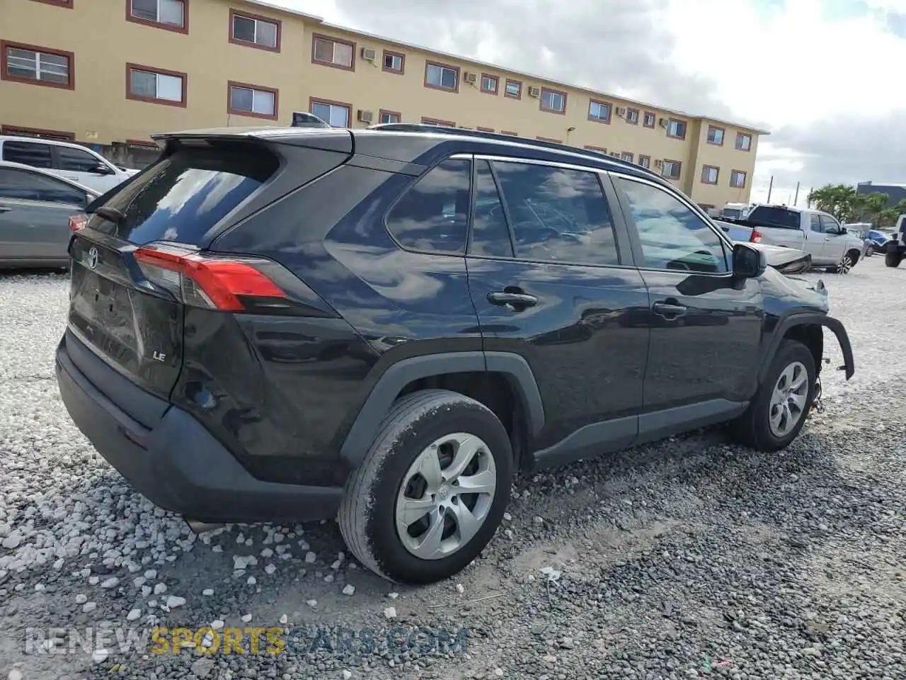 3 Фотография поврежденного автомобиля 2T3H1RFV6MC137275 TOYOTA RAV4 2021