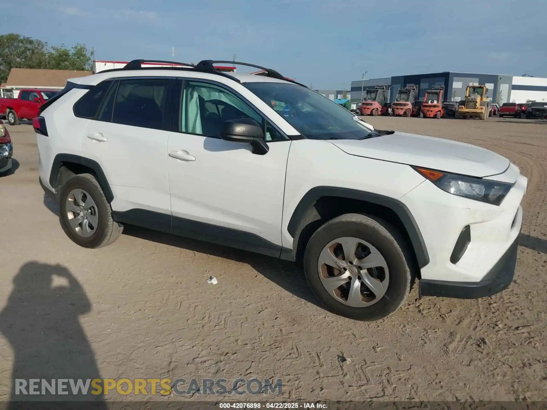 1 Photograph of a damaged car 2T3H1RFV6MC166453 TOYOTA RAV4 2021