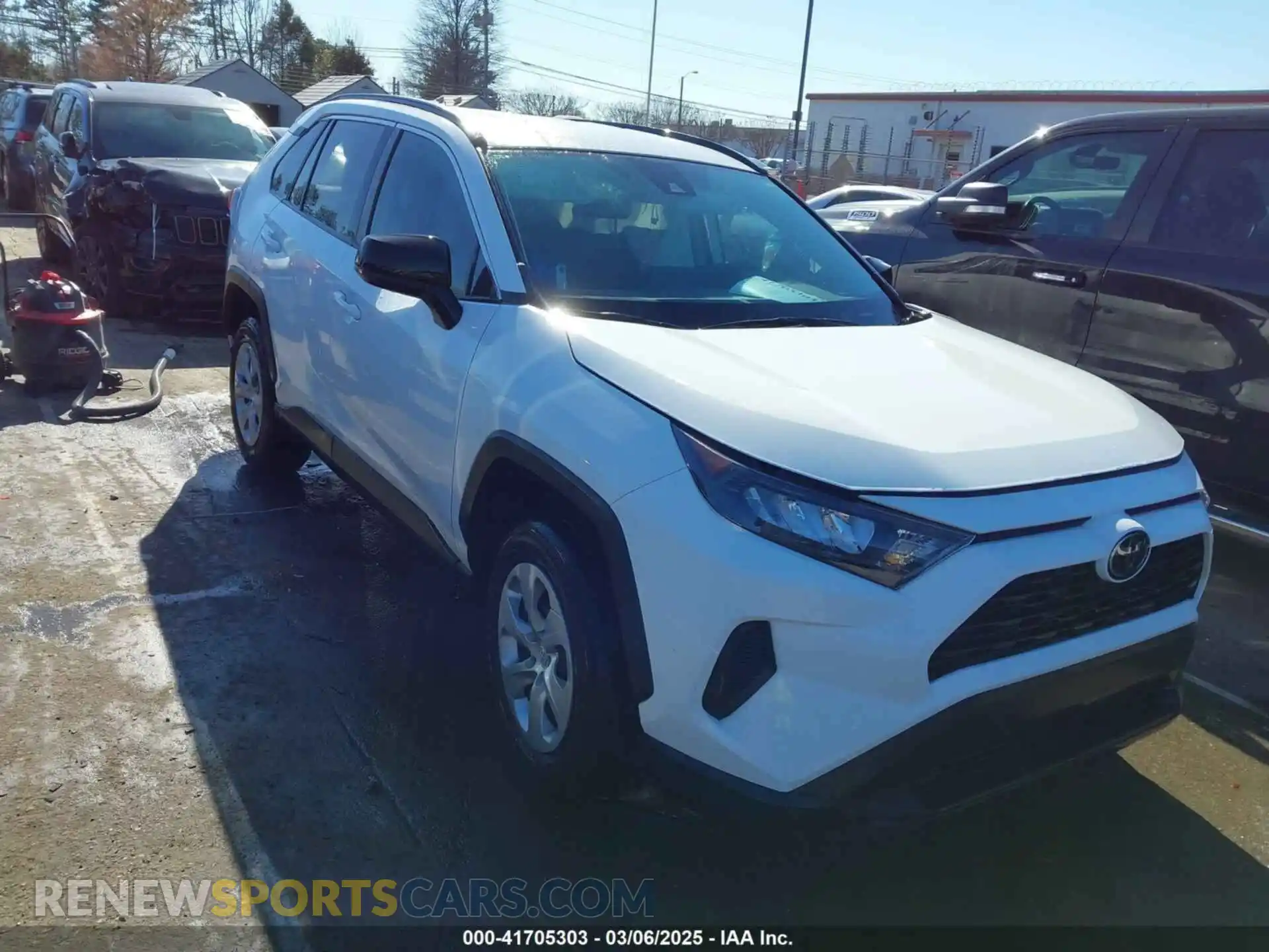 1 Photograph of a damaged car 2T3H1RFV7MC121831 TOYOTA RAV4 2021