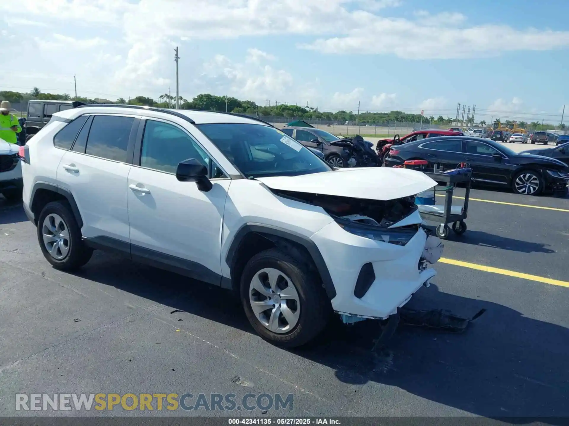1 Photograph of a damaged car 2T3H1RFV7MC134823 TOYOTA RAV4 2021