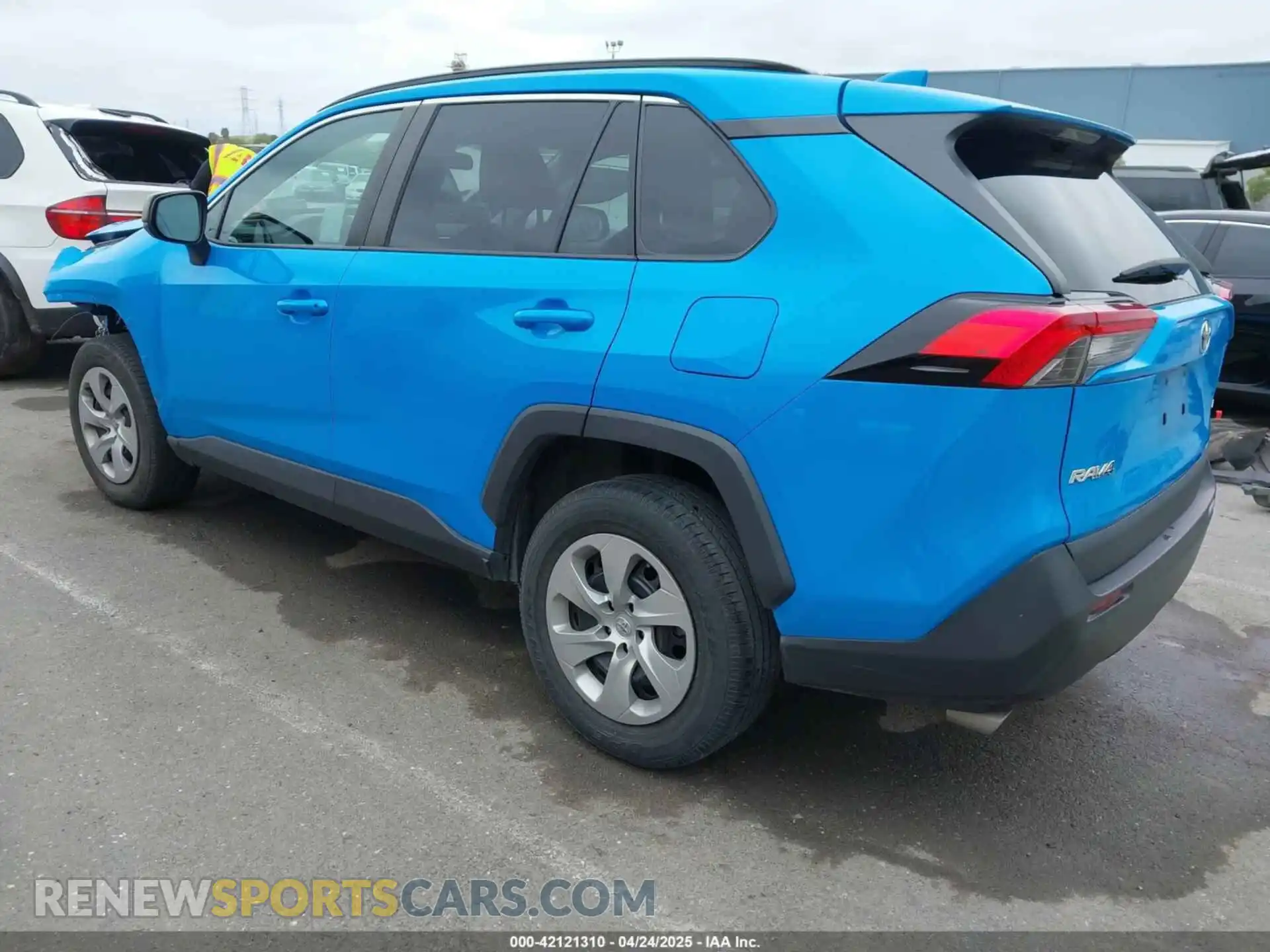 3 Фотография поврежденного автомобиля 2T3H1RFV7MW120211 TOYOTA RAV4 2021