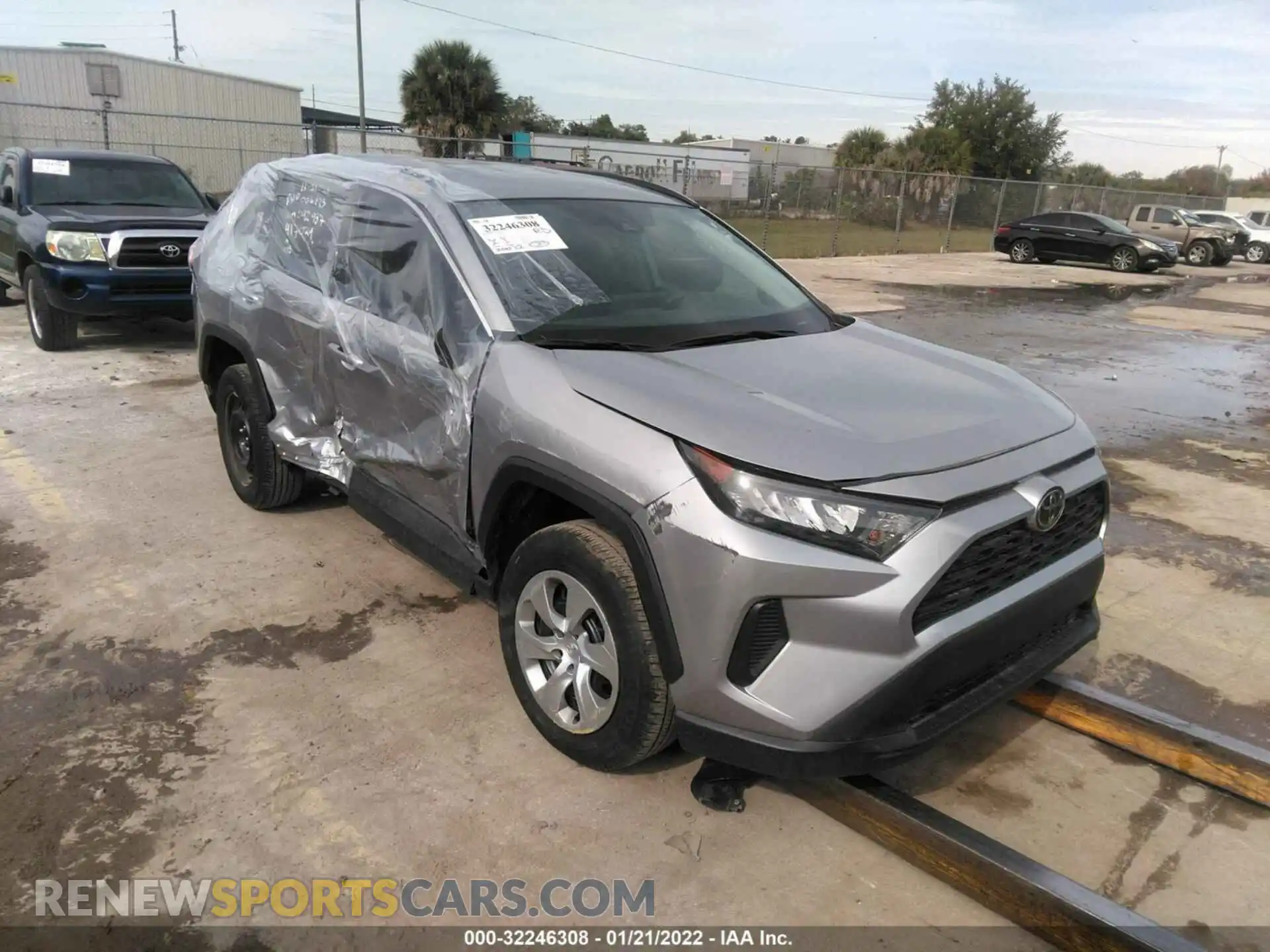 1 Photograph of a damaged car 2T3H1RFV8MC092937 TOYOTA RAV4 2021