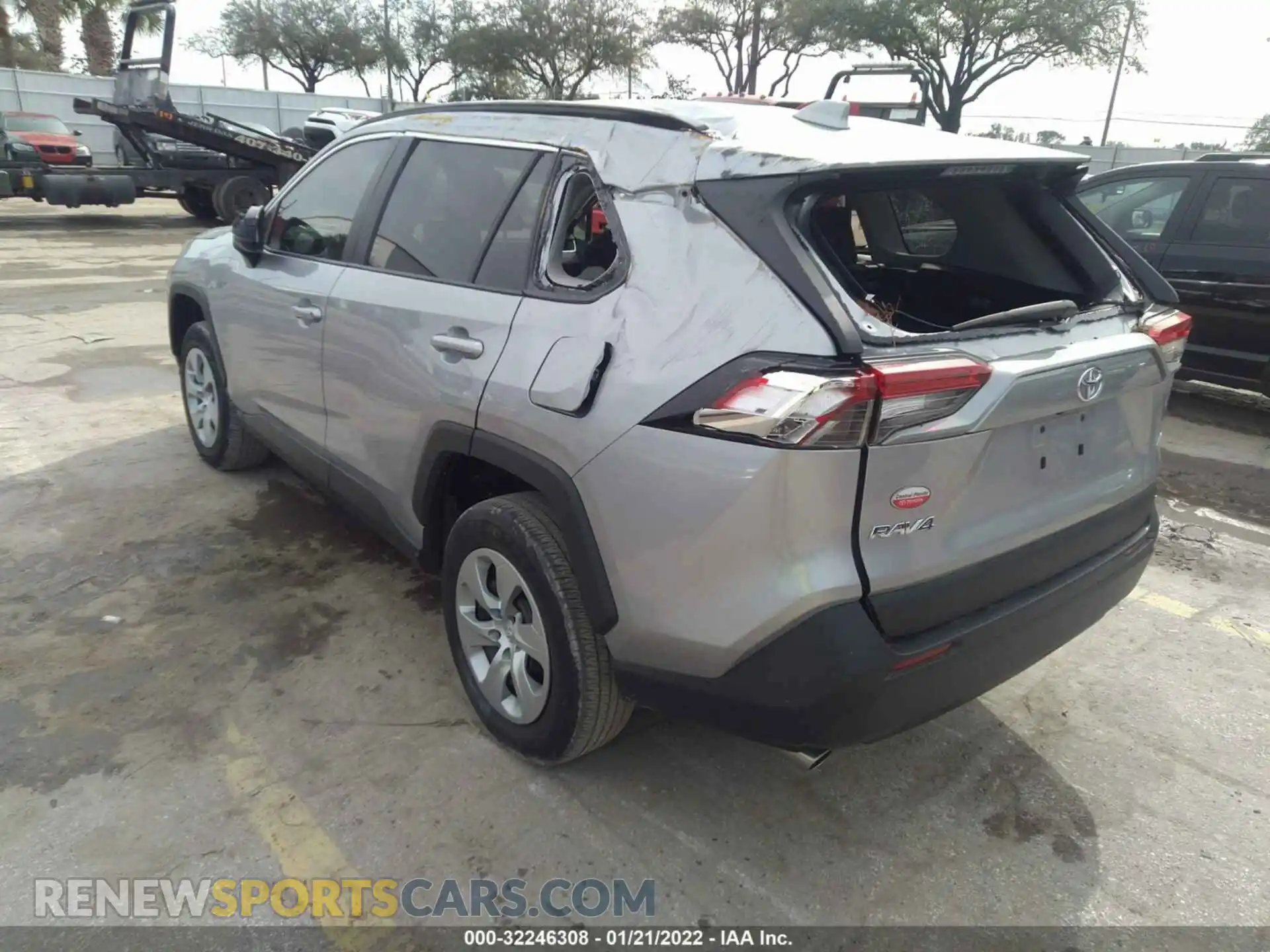 3 Photograph of a damaged car 2T3H1RFV8MC092937 TOYOTA RAV4 2021