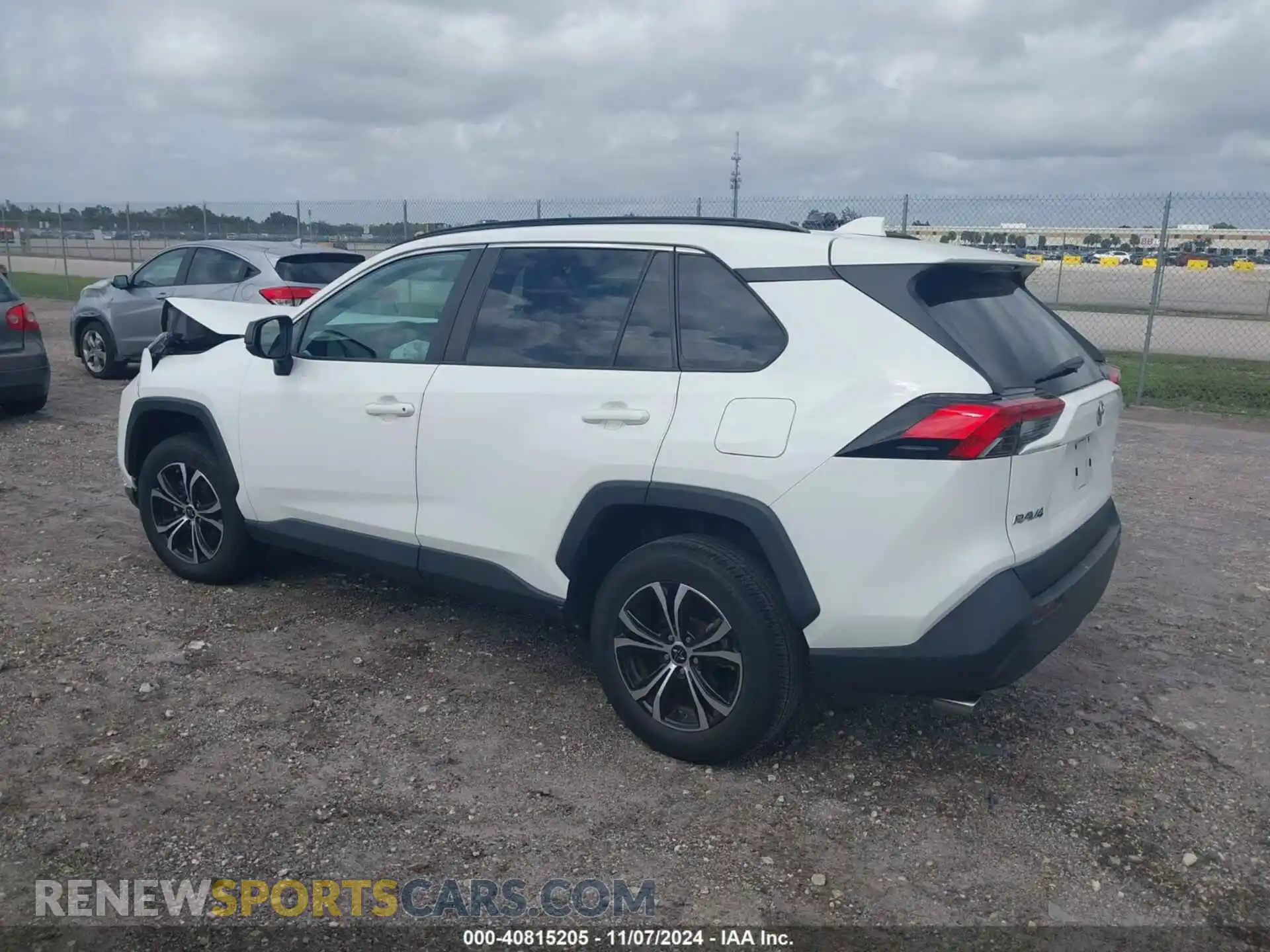 3 Photograph of a damaged car 2T3H1RFV8MC151274 TOYOTA RAV4 2021